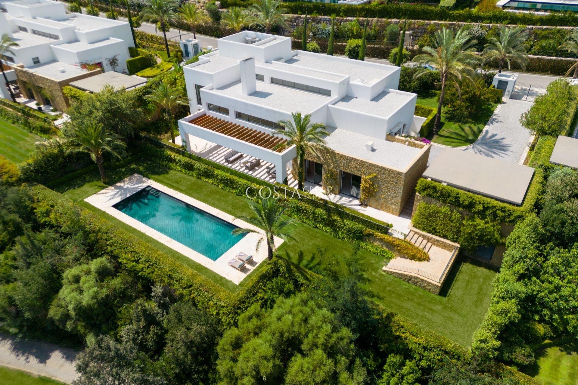 Neue Gebäude - Villa -
Casares - Pedregales