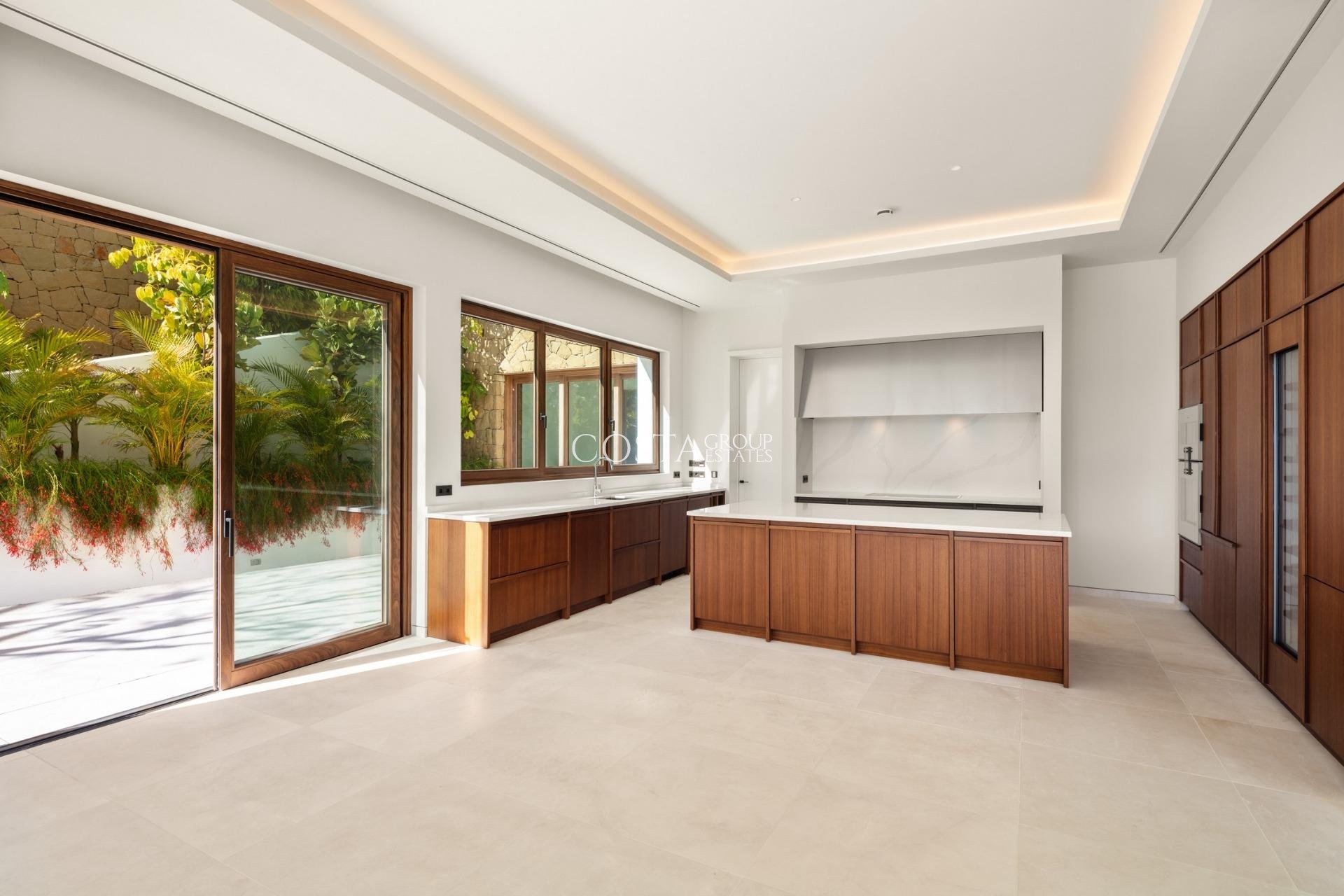 Neue Gebäude - Villa -
Casares - Pedregales