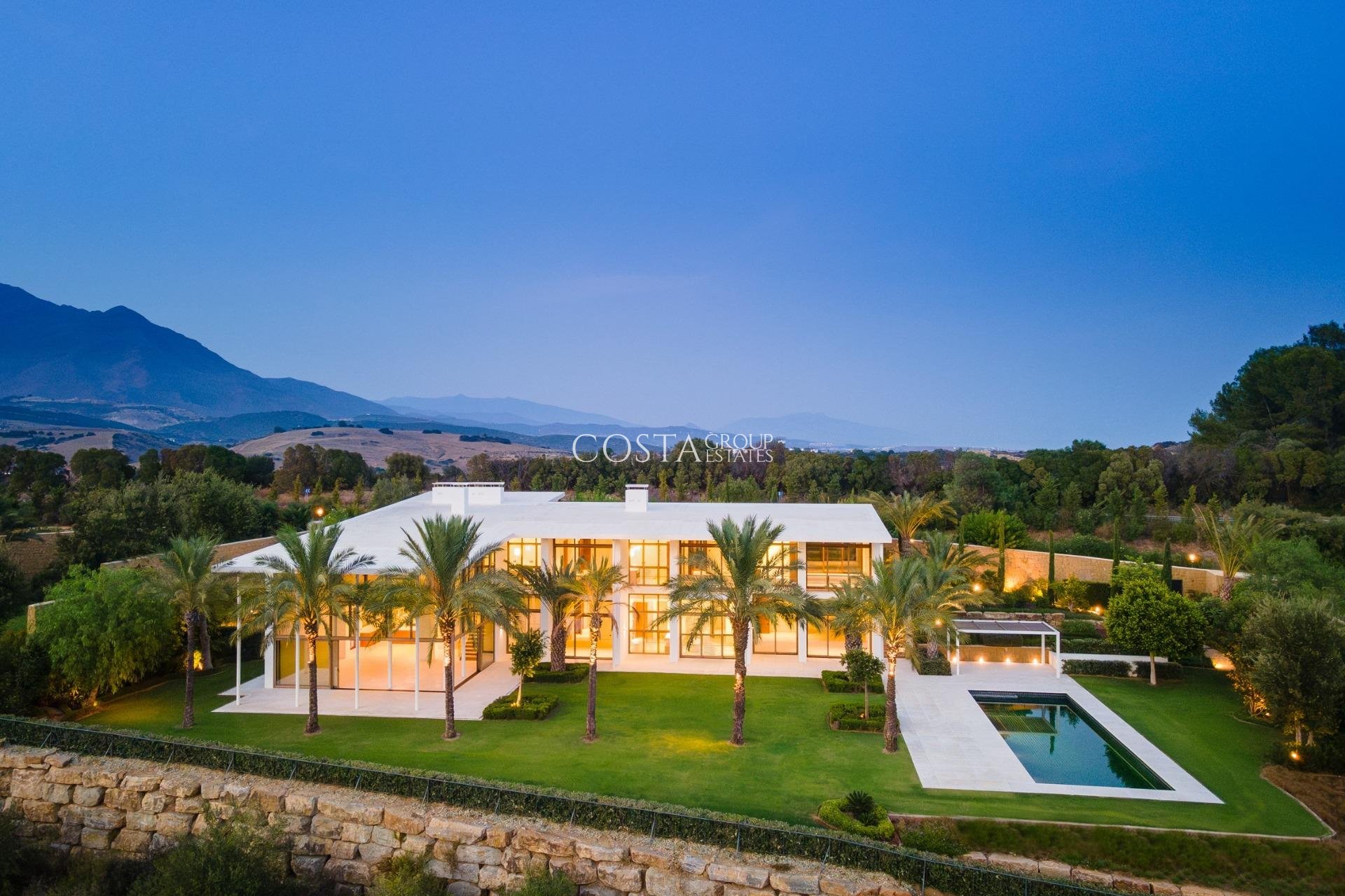 Neue Gebäude - Villa -
Casares - Pedregales