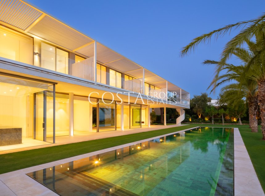 Neue Gebäude - Villa -
Casares