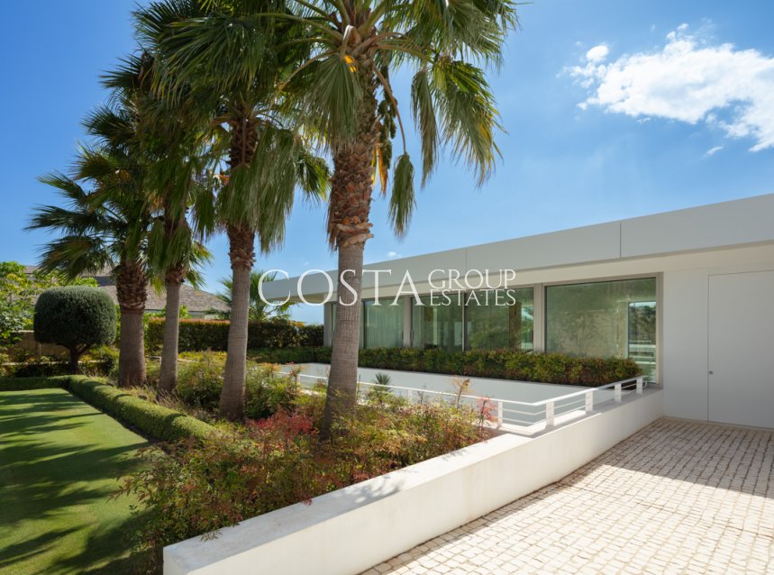 Neue Gebäude - Villa -
Casares