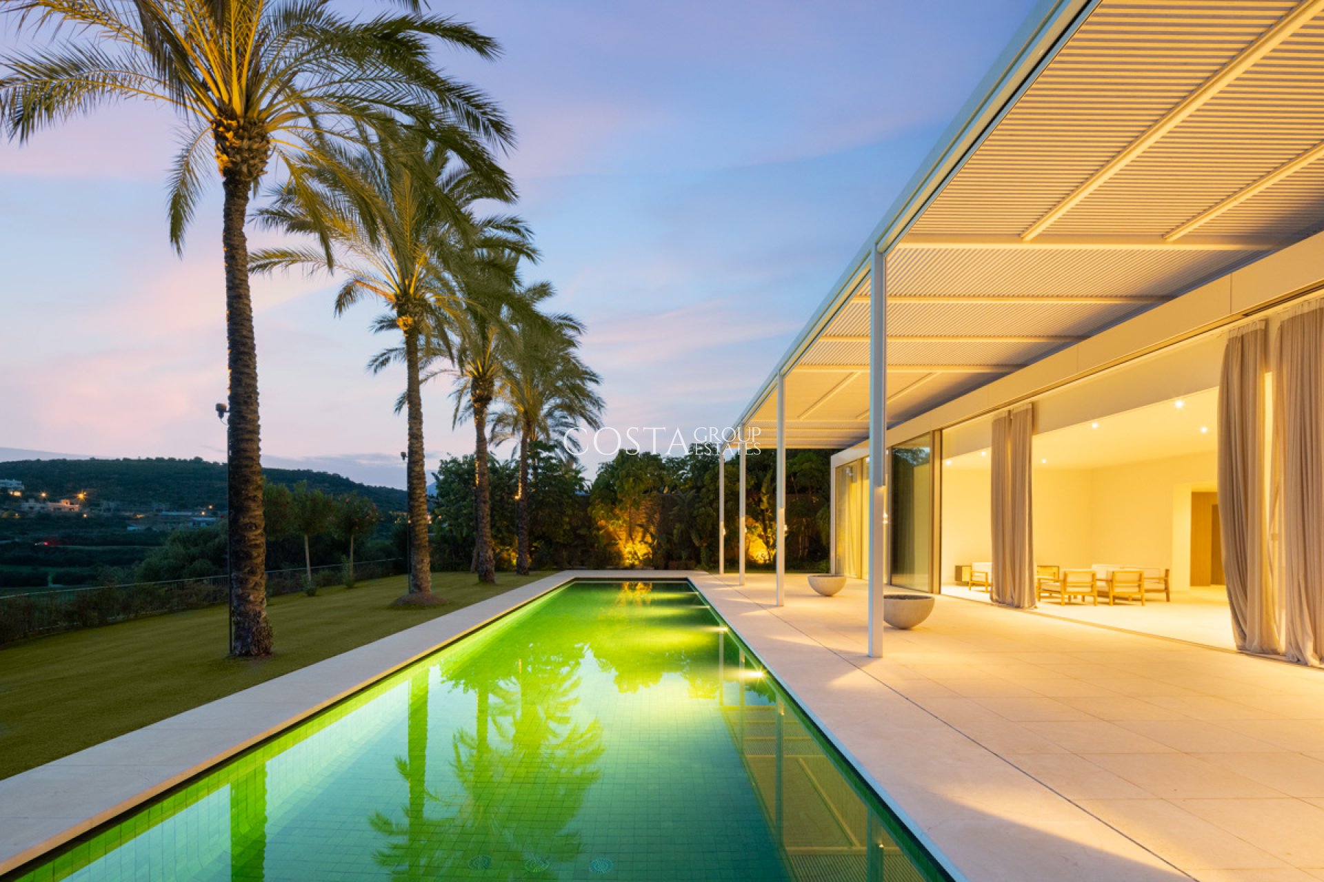 Neue Gebäude - Villa -
Casares
