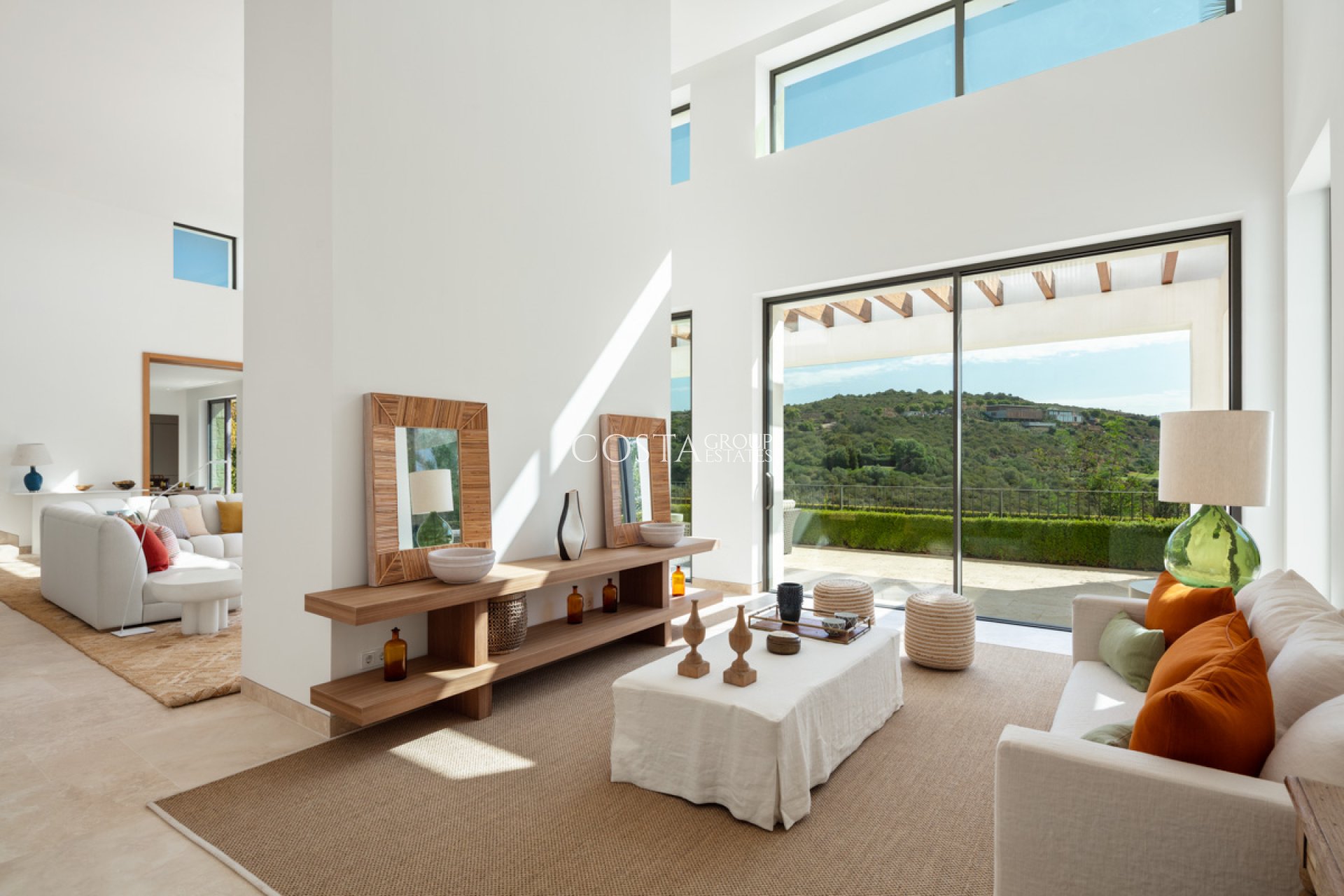 Neue Gebäude - Villa -
Casares