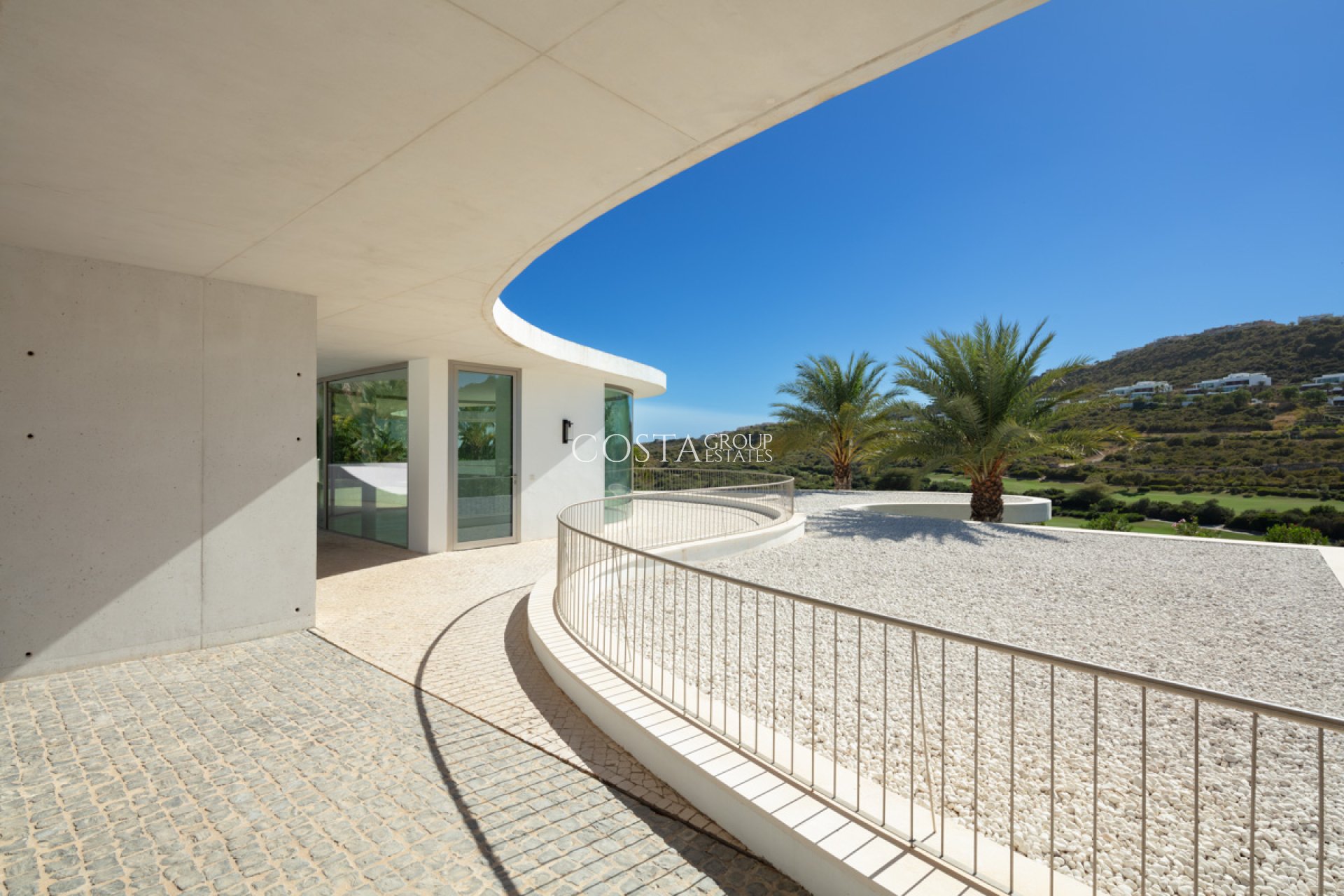 Neue Gebäude - Villa -
Casares
