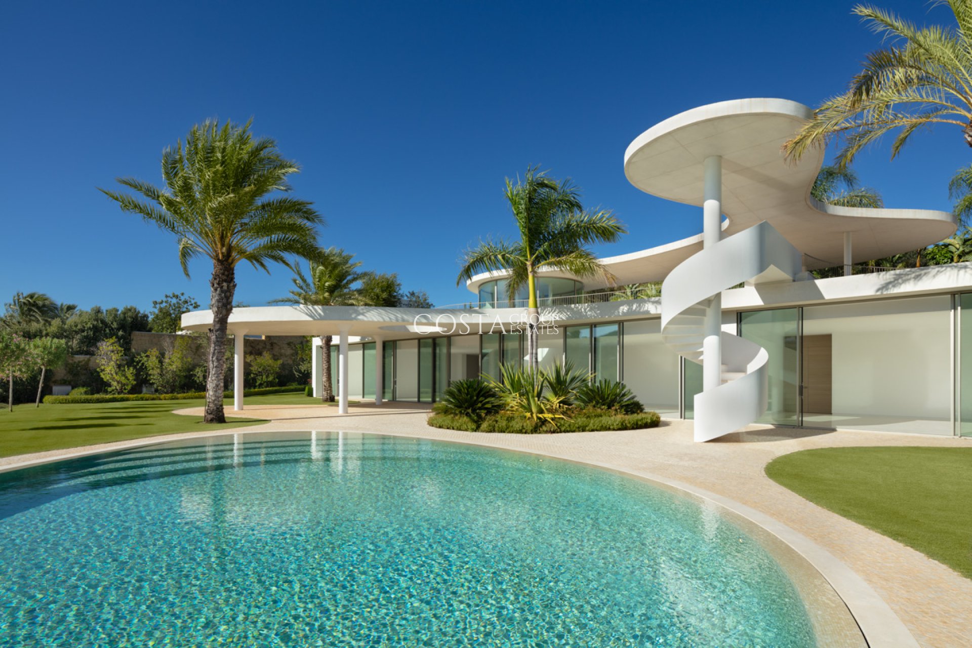 Neue Gebäude - Villa -
Casares