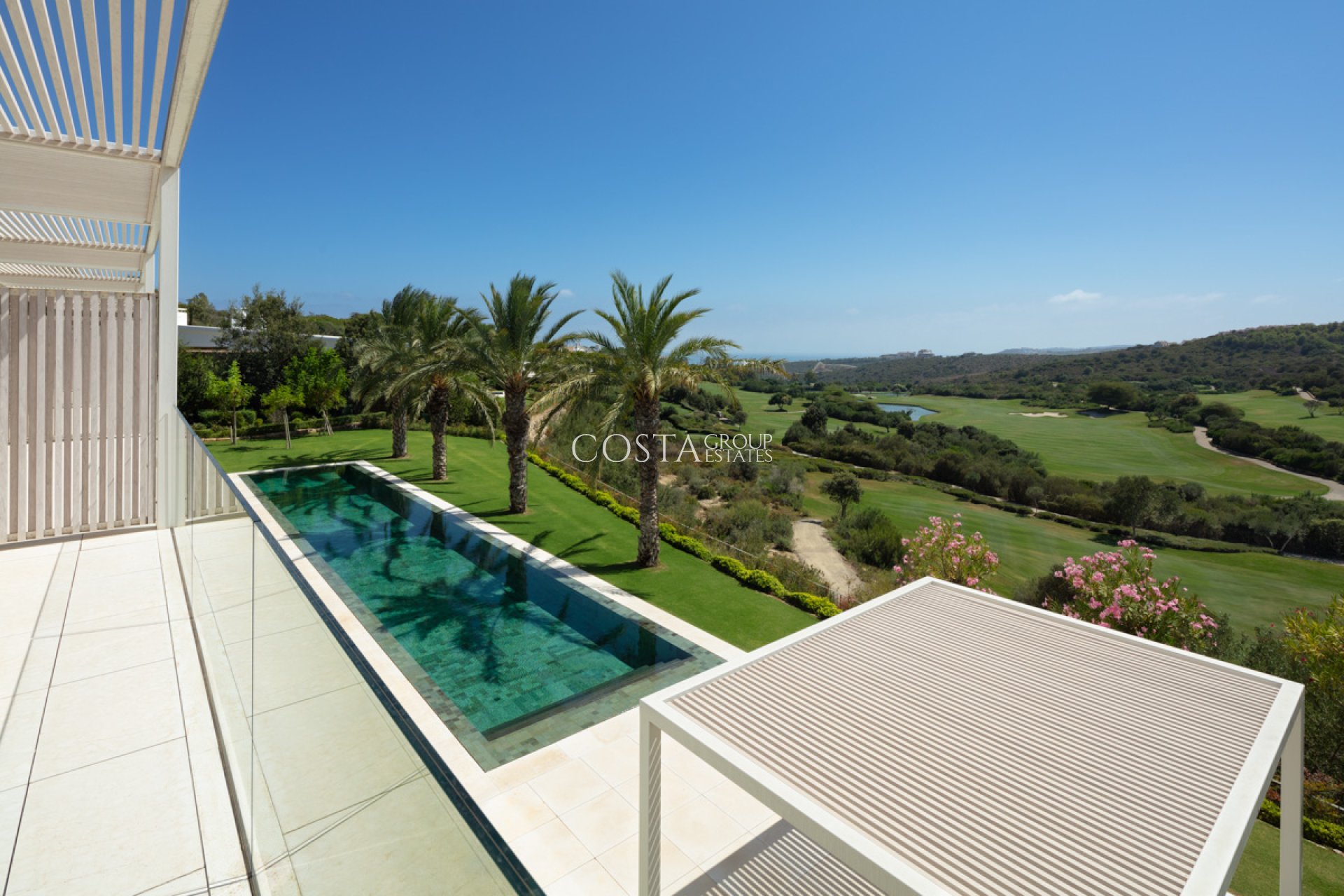 Neue Gebäude - Villa -
Casares