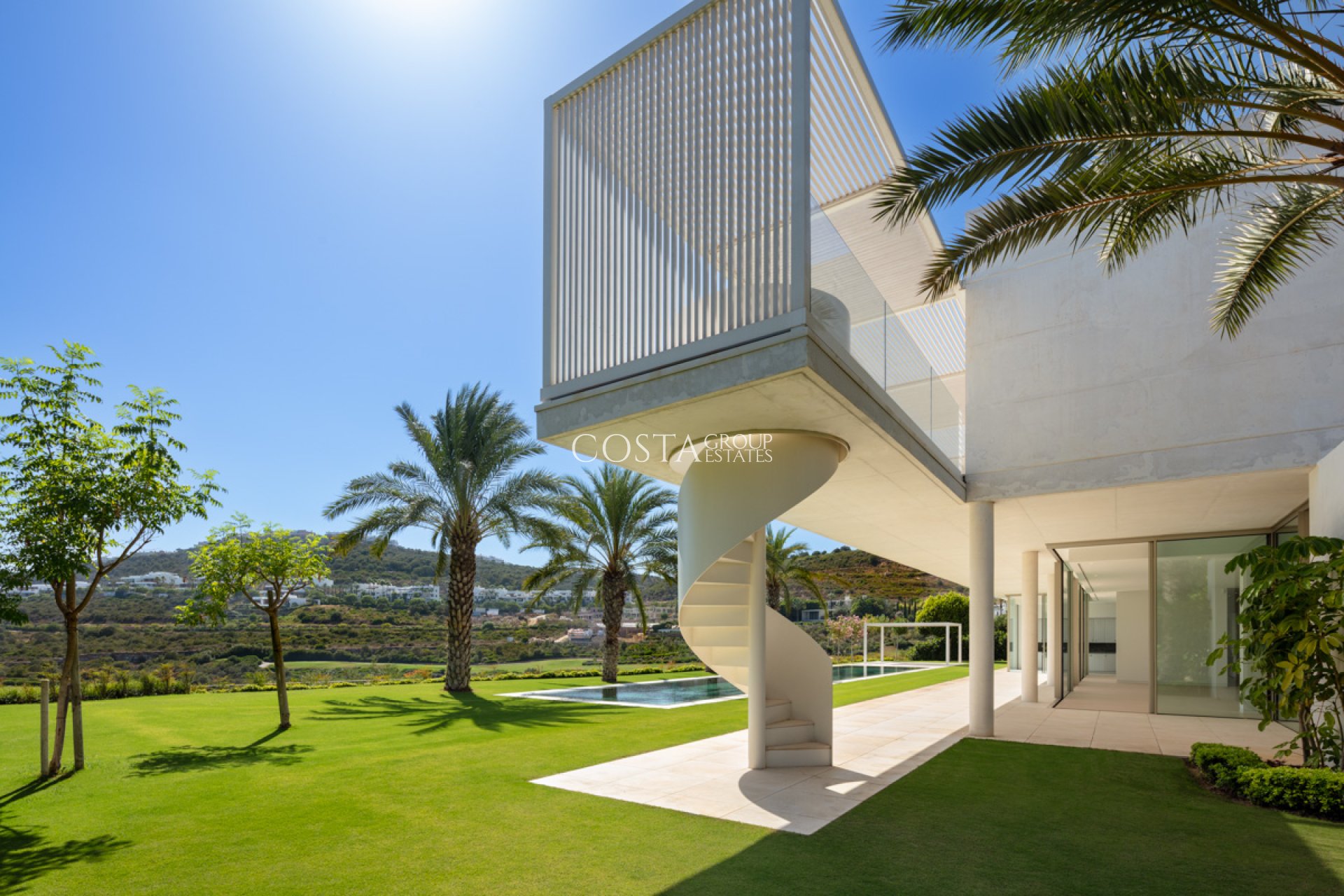 Neue Gebäude - Villa -
Casares