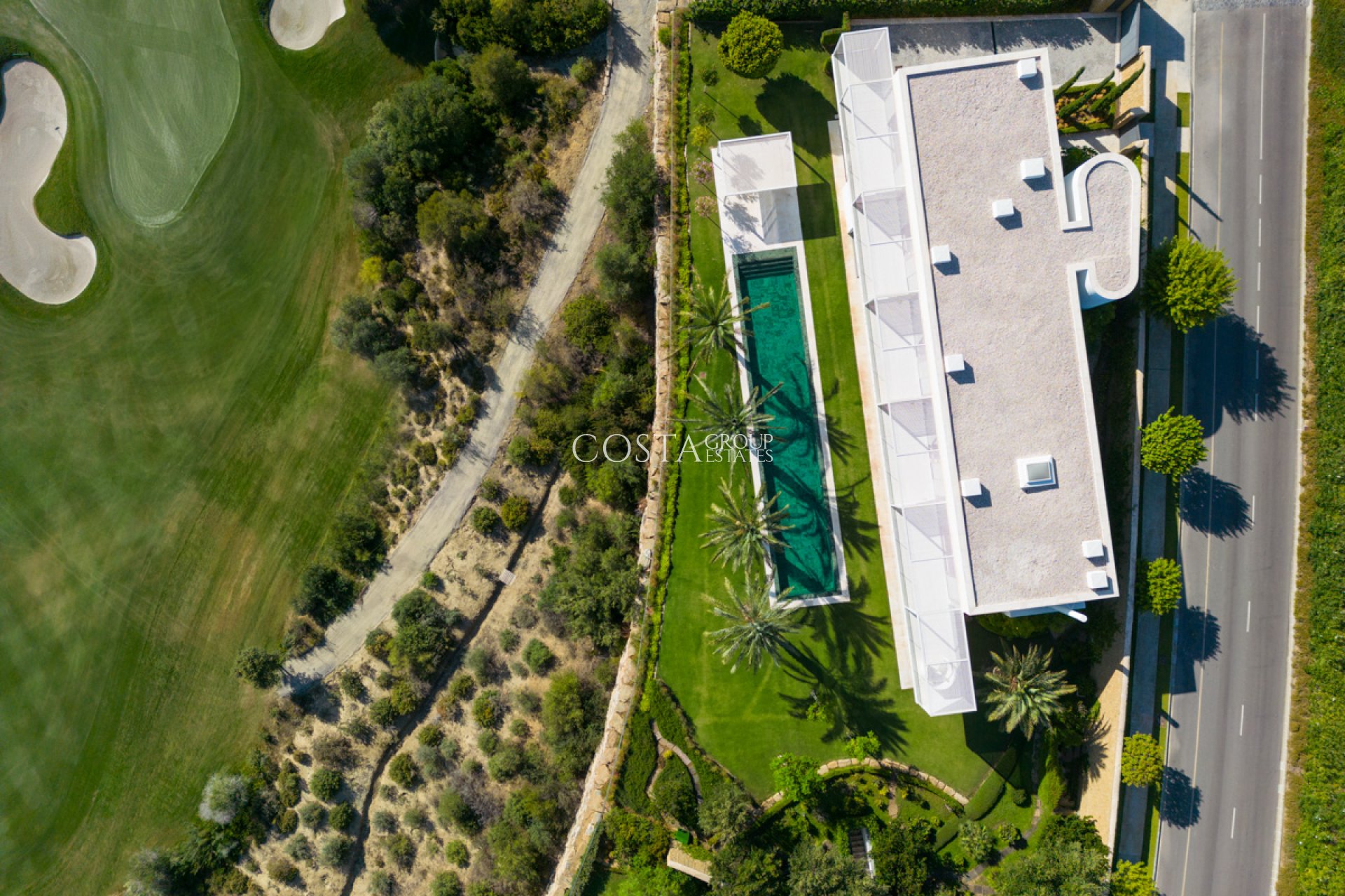 Neue Gebäude - Villa -
Casares