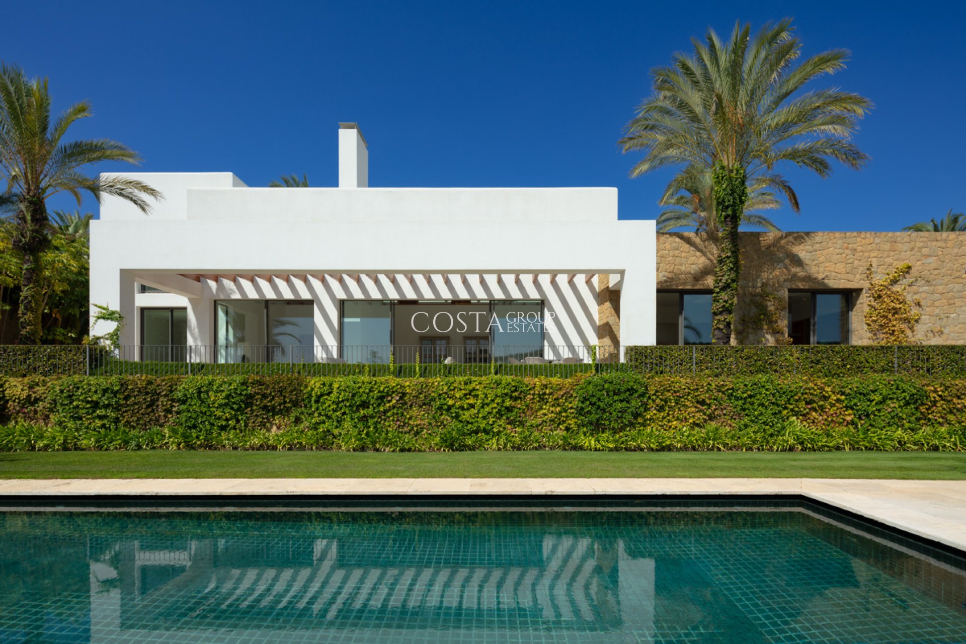 Neue Gebäude - Villa -
Casares