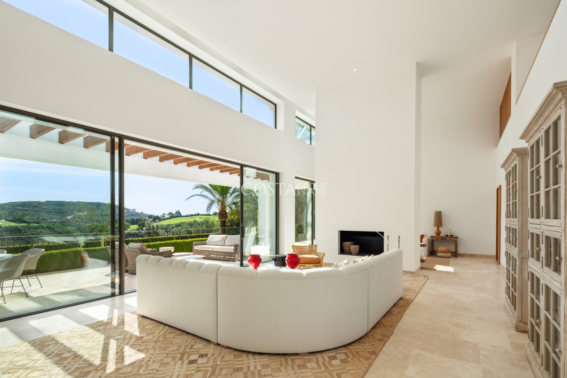 Neue Gebäude - Villa -
Casares