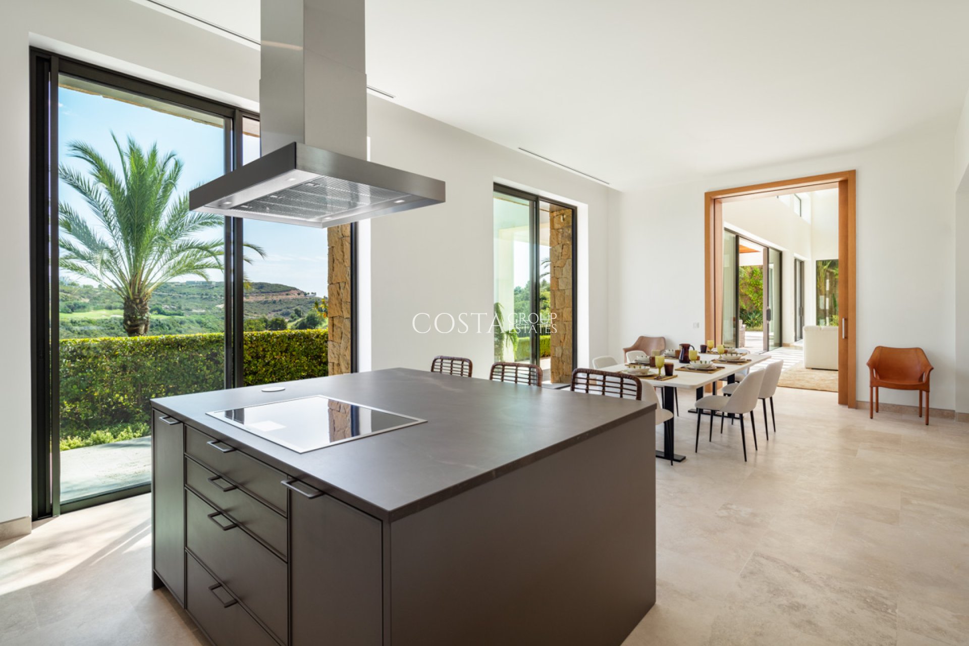 Neue Gebäude - Villa -
Casares