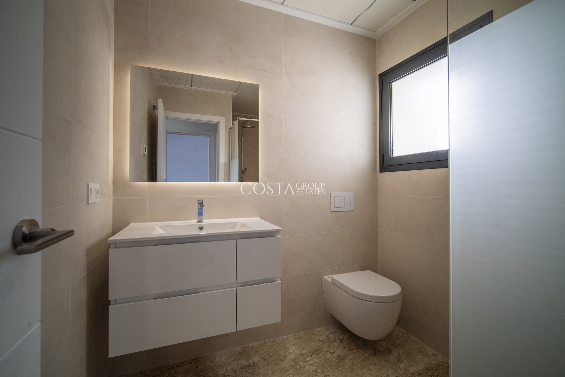 Neue Gebäude - Villa -
Coloma