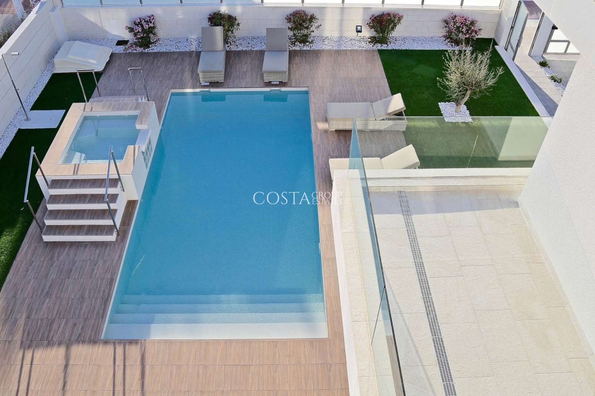 Neue Gebäude - Villa -
Dehesa de Campoamor