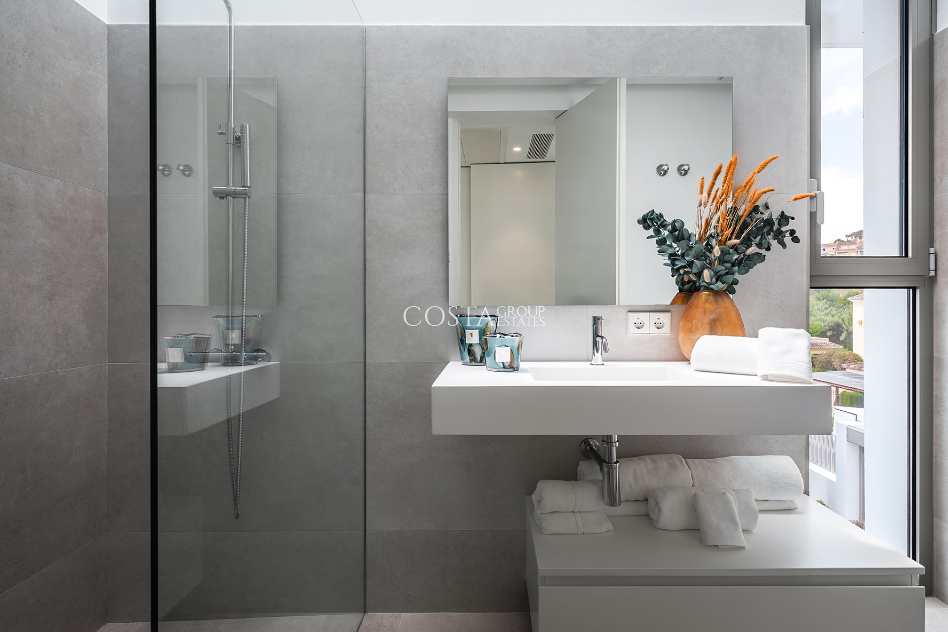 Neue Gebäude - Villa -
El Paraíso