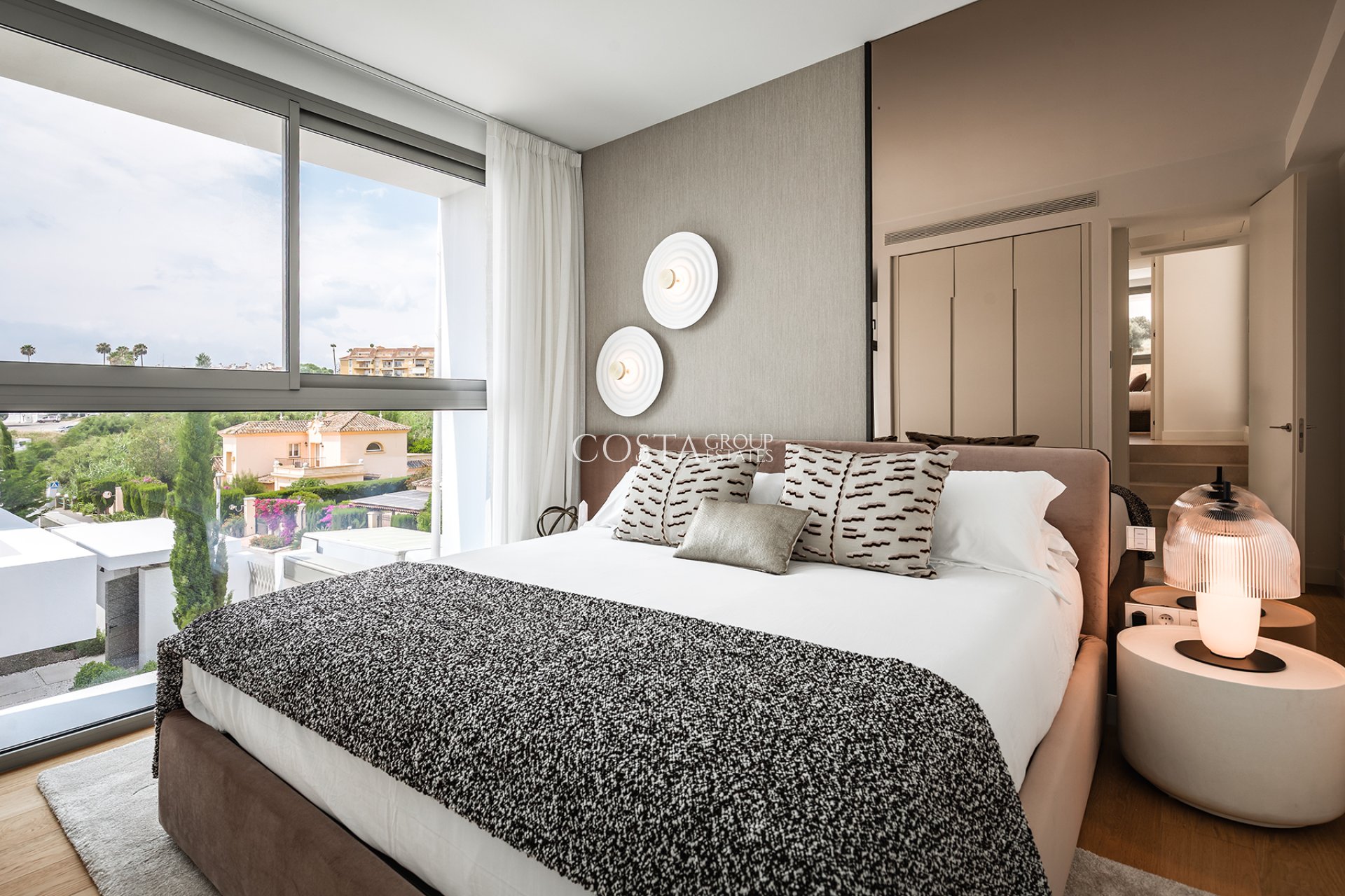 Neue Gebäude - Villa -
El Paraíso