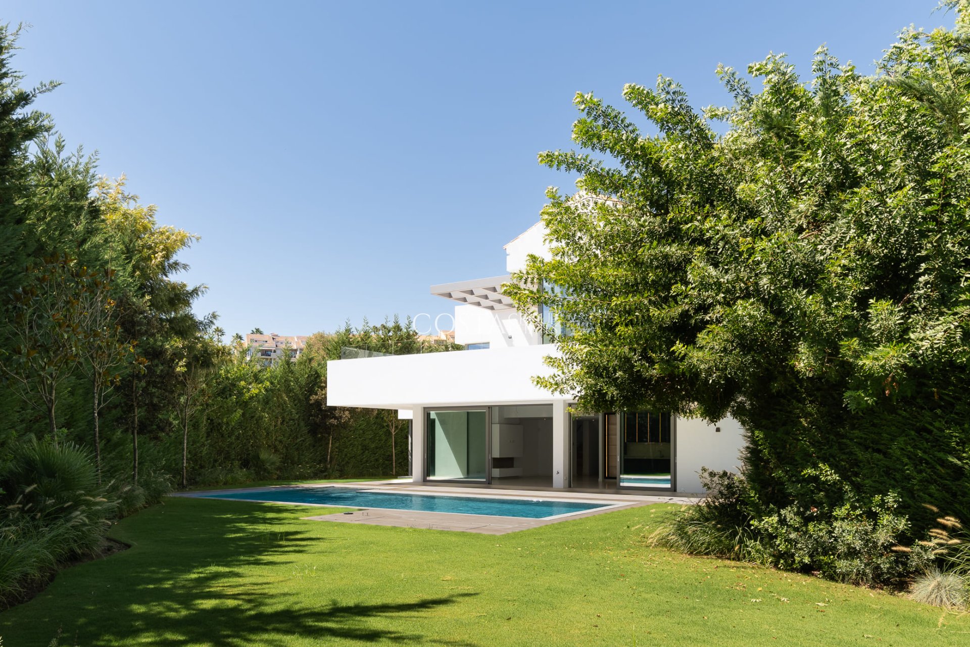 Neue Gebäude - Villa -
Estepona