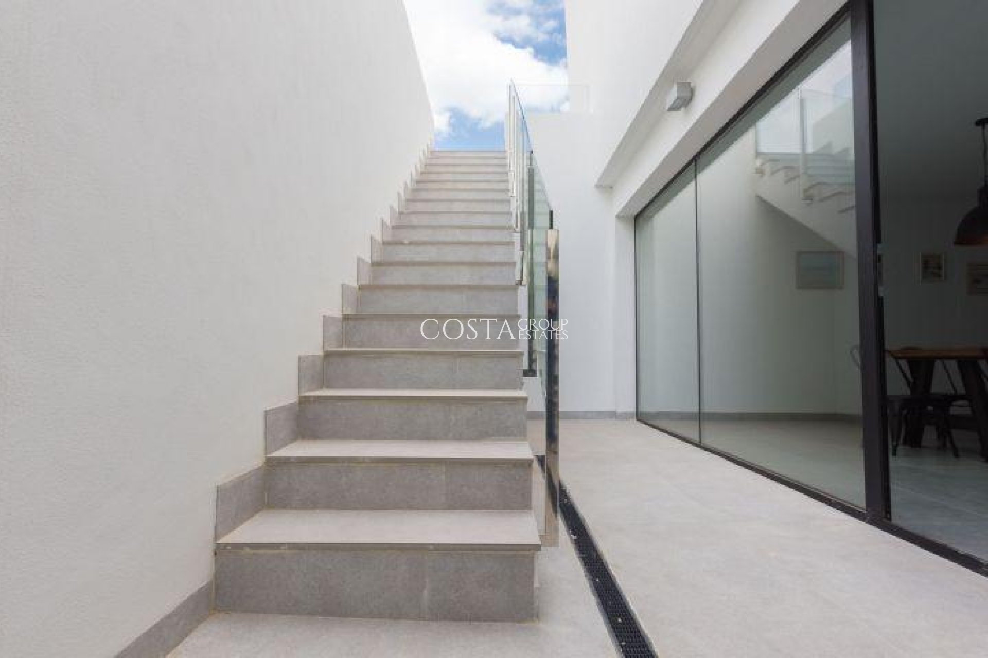 Neue Gebäude - Villa -
Finestrat