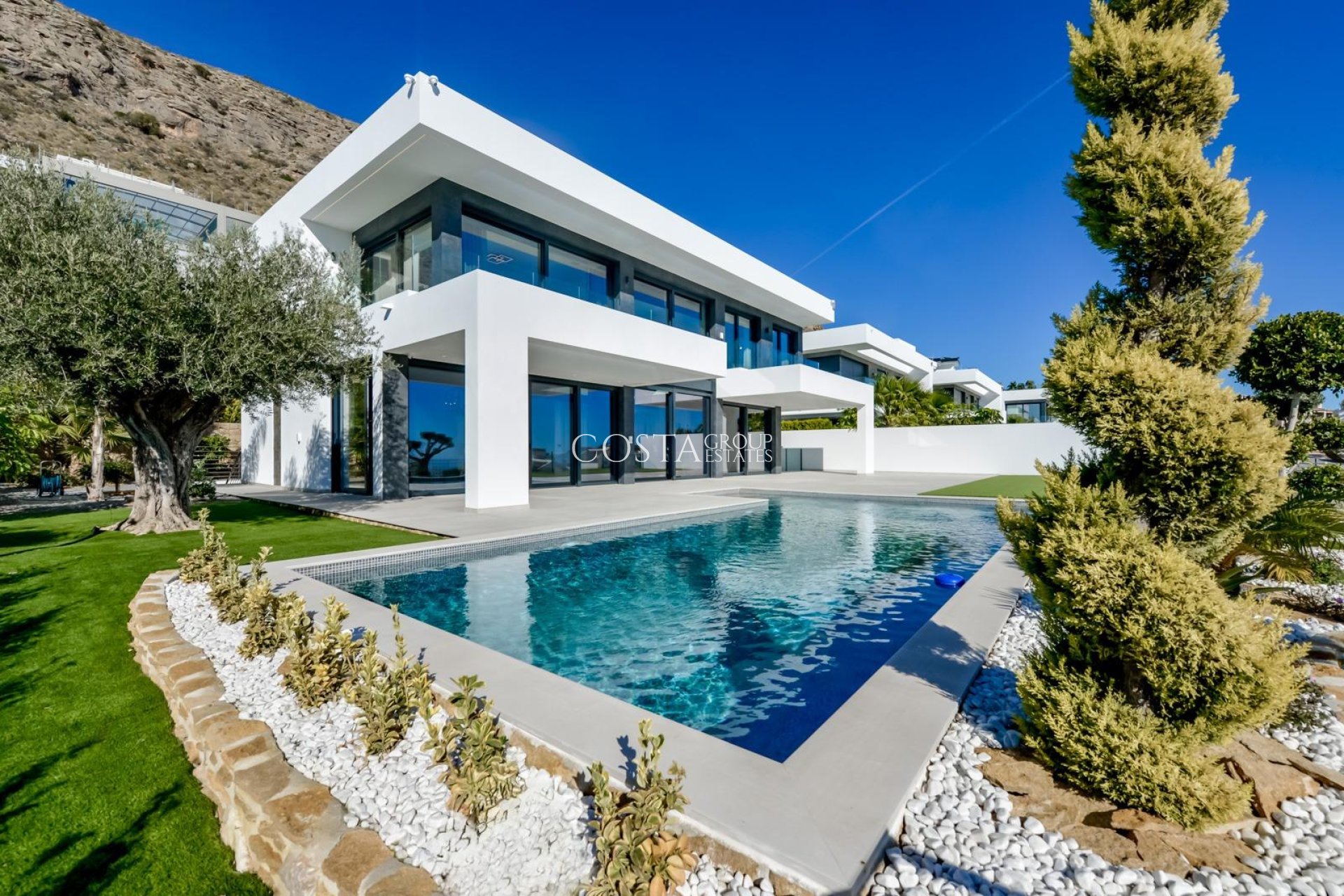 Neue Gebäude - Villa -
Finestrat