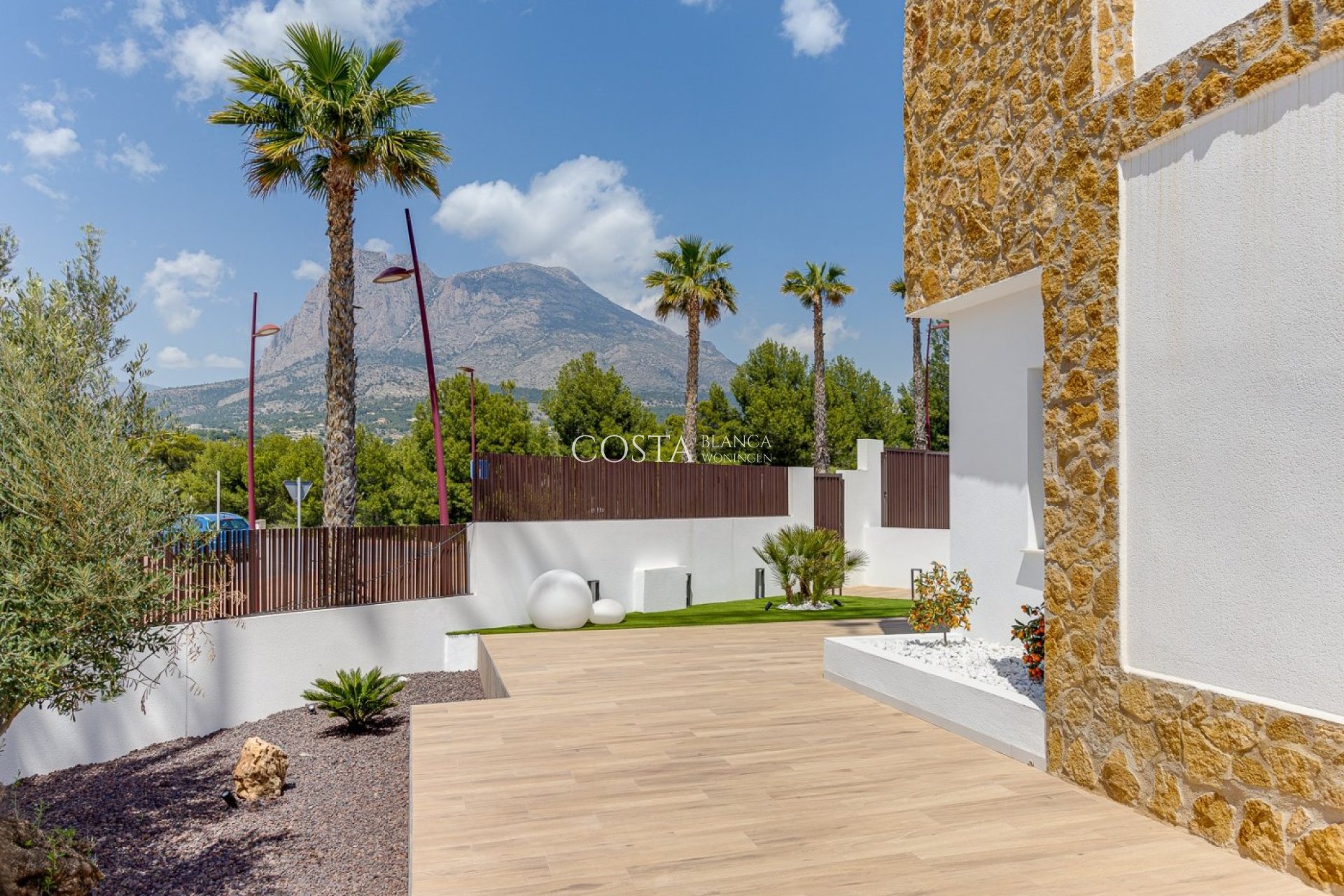 Neue Gebäude - Villa -
Finestrat