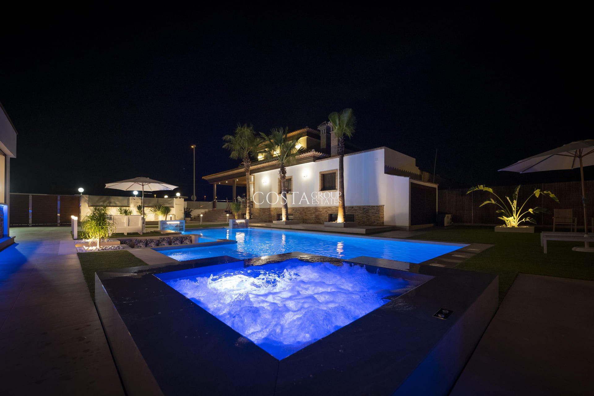 Neue Gebäude - Villa -
Jerónimo y Avileses