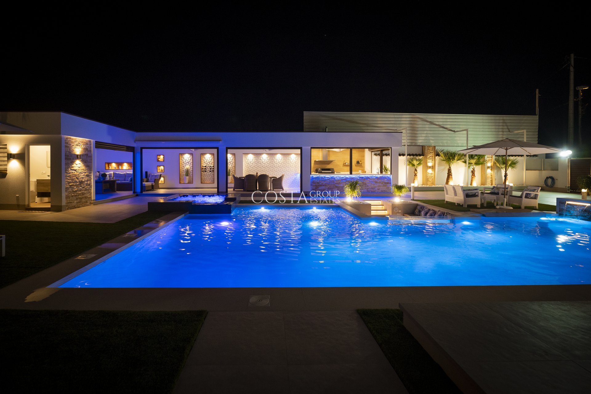 Neue Gebäude - Villa -
Jerónimo y Avileses