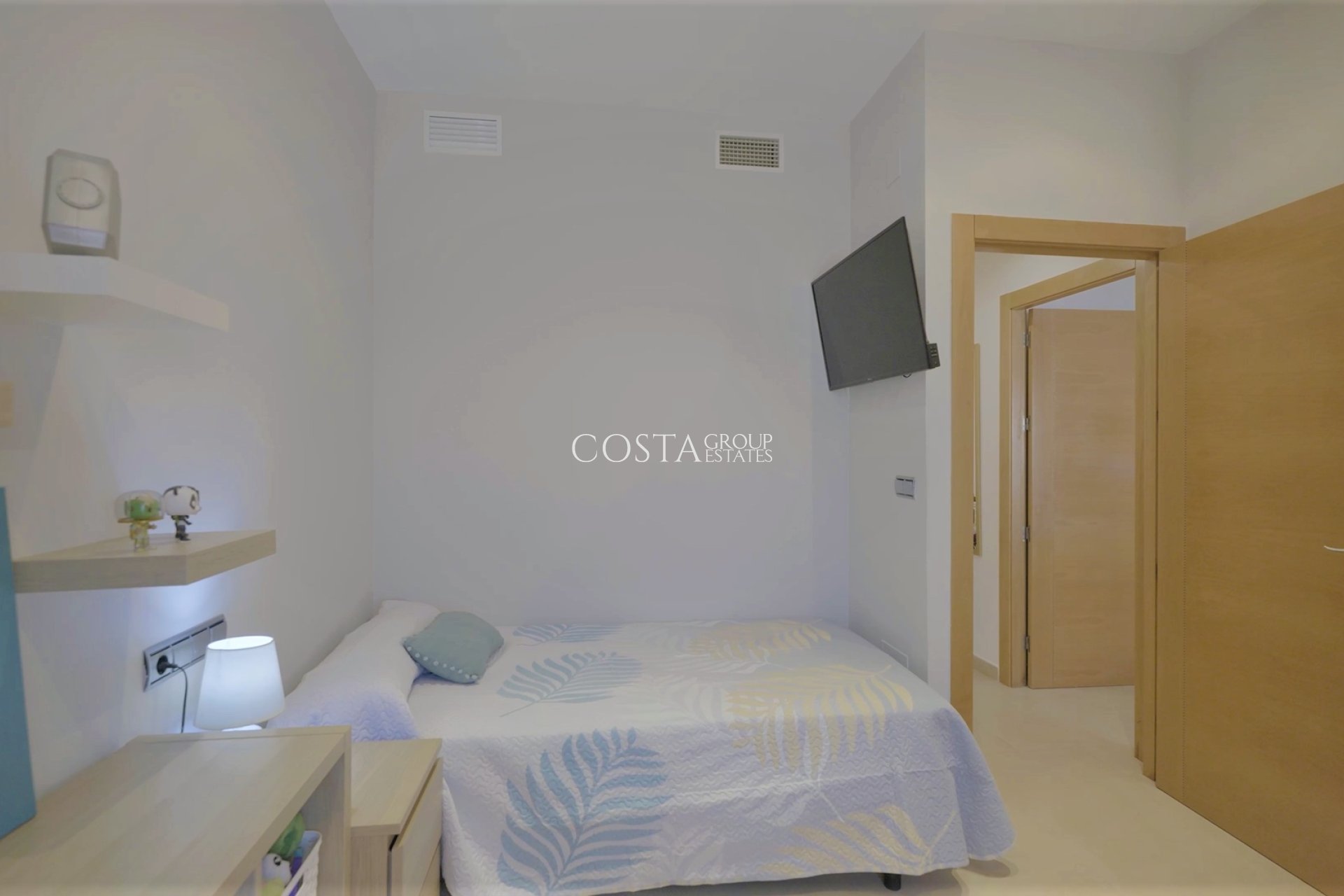 Neue Gebäude - Villa -
Jerónimo y Avileses