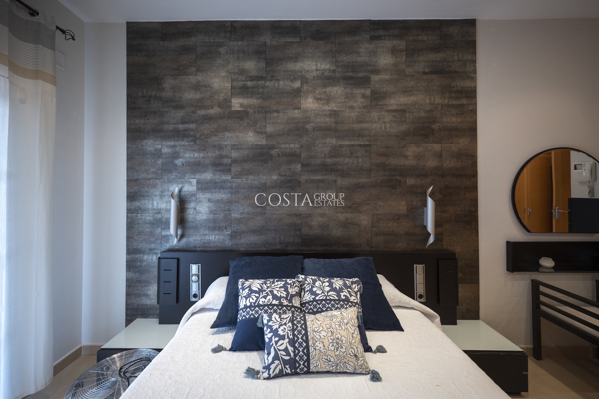 Neue Gebäude - Villa -
Jerónimo y Avileses