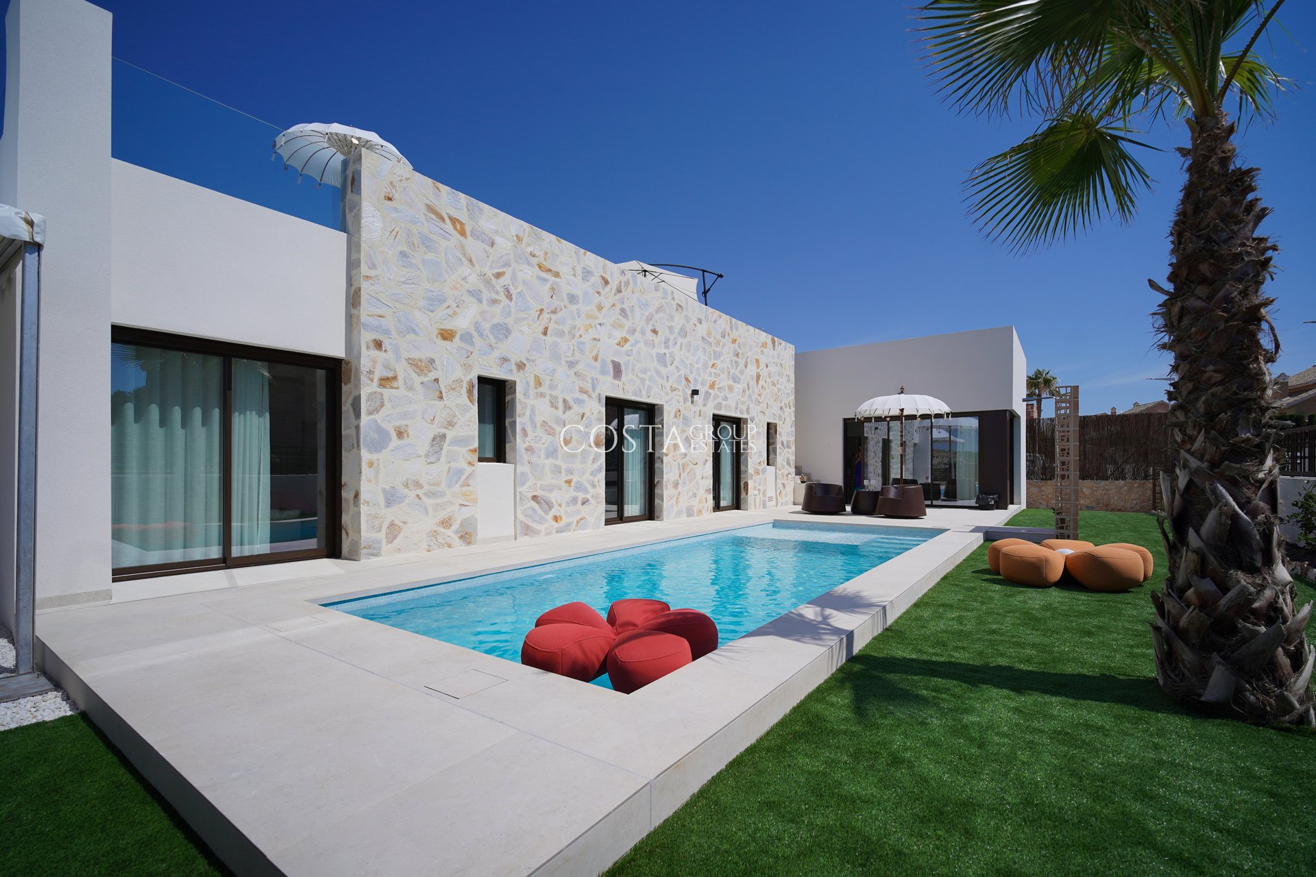 Neue Gebäude - Villa -
La Finca Golf