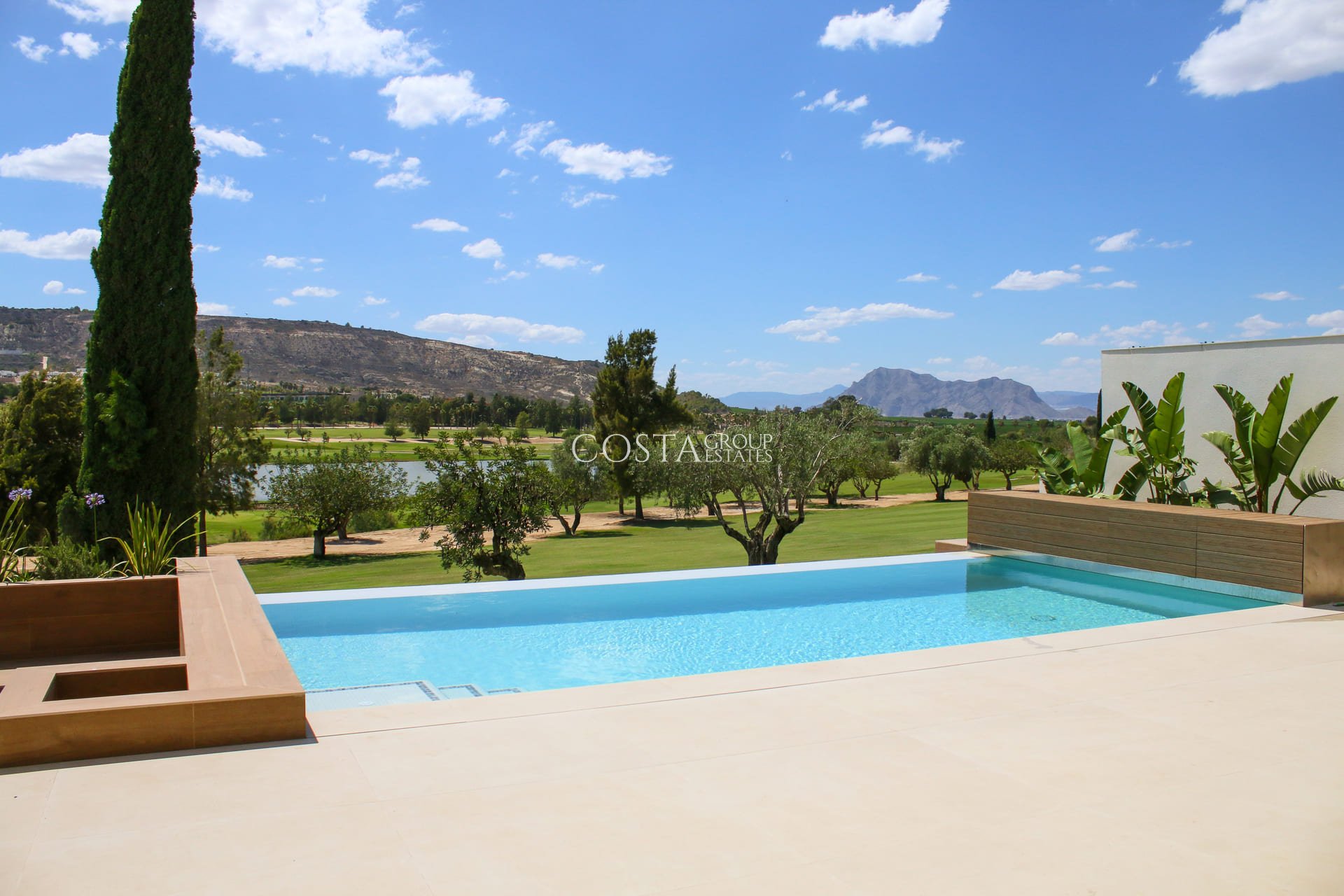 Neue Gebäude - Villa -
La Finca Golf
