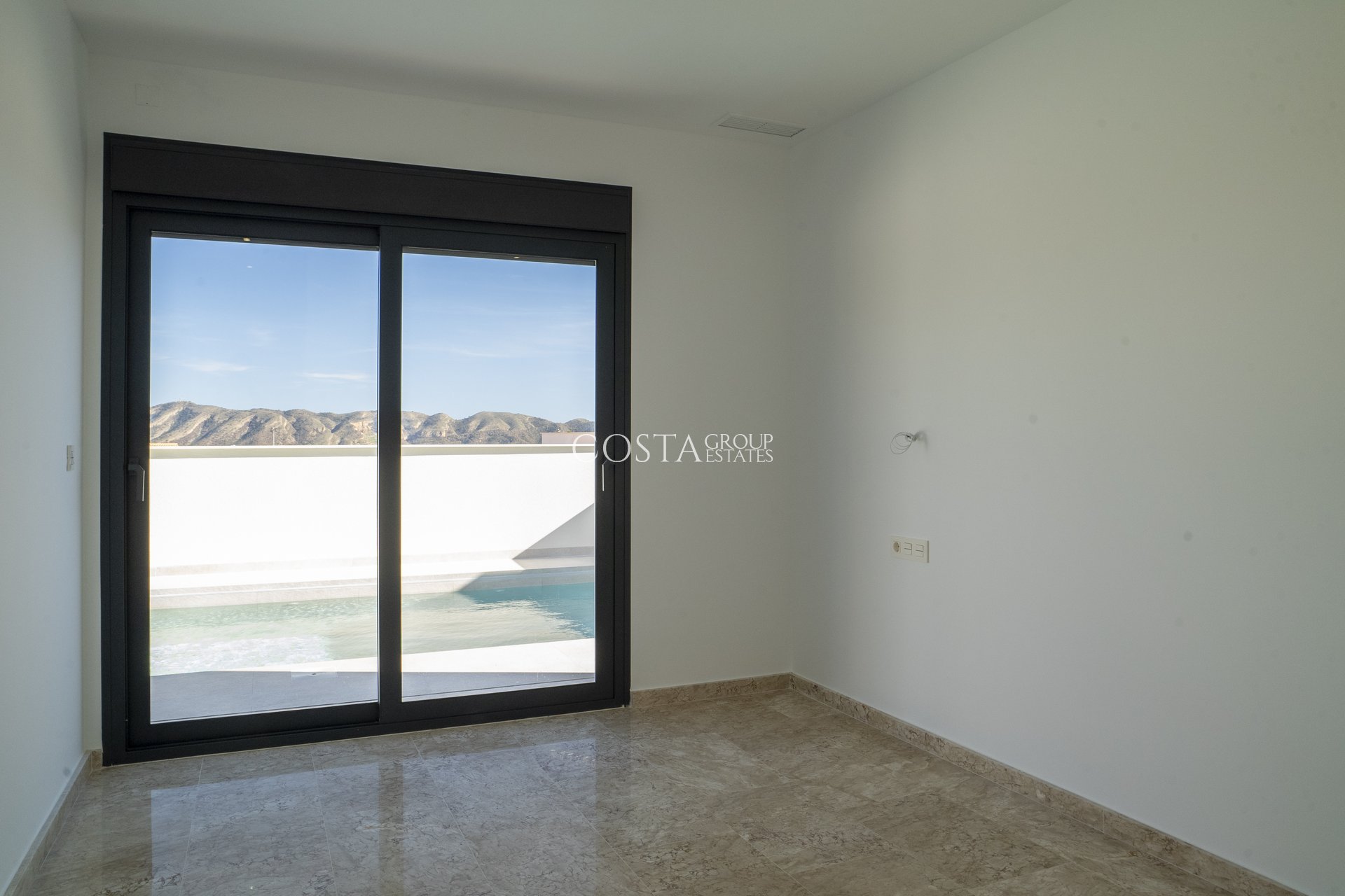 Neue Gebäude - Villa -
La Nucía