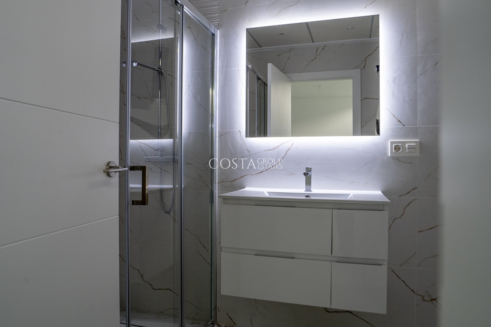 Neue Gebäude - Villa -
La Nucía