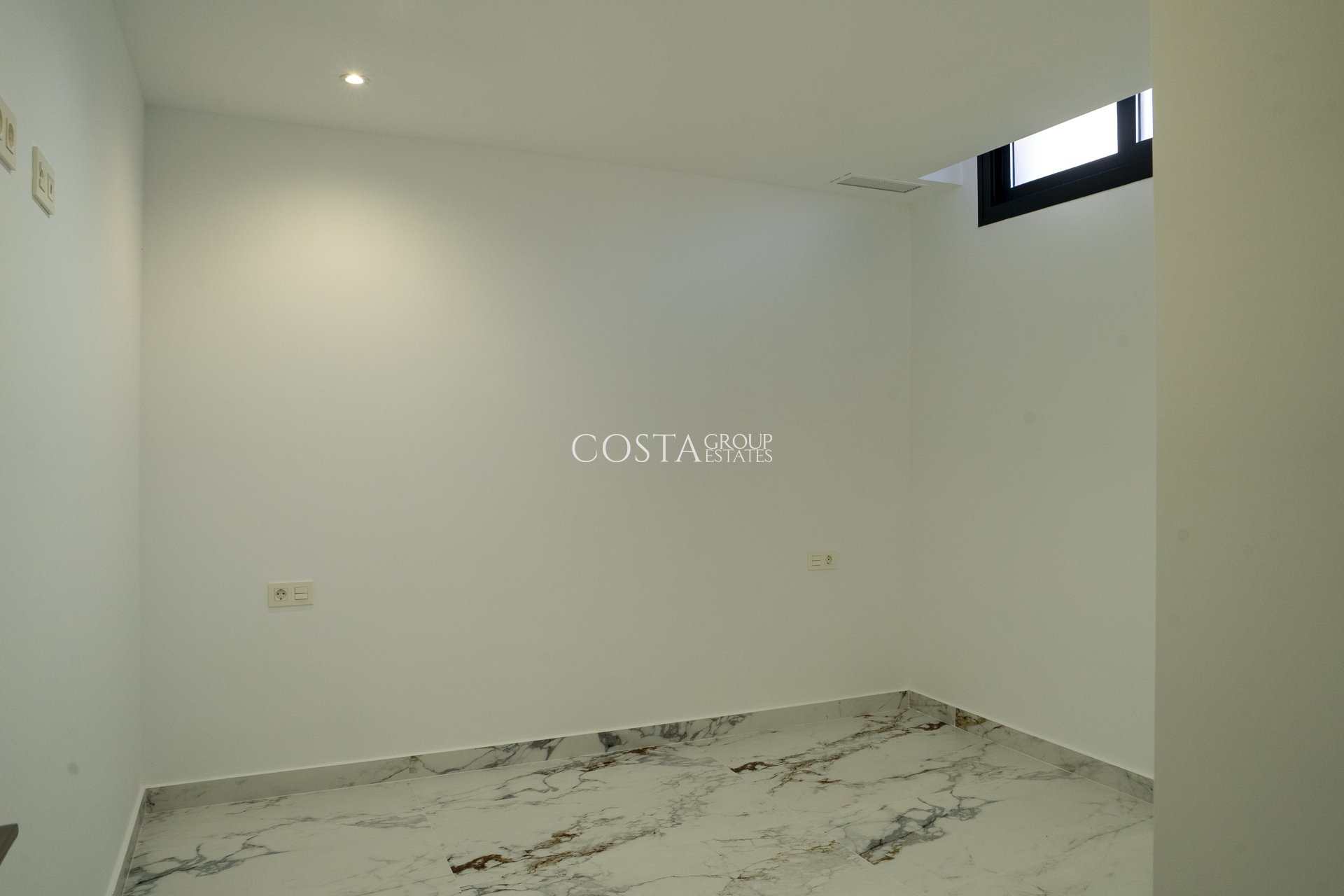 Neue Gebäude - Villa -
La Nucía