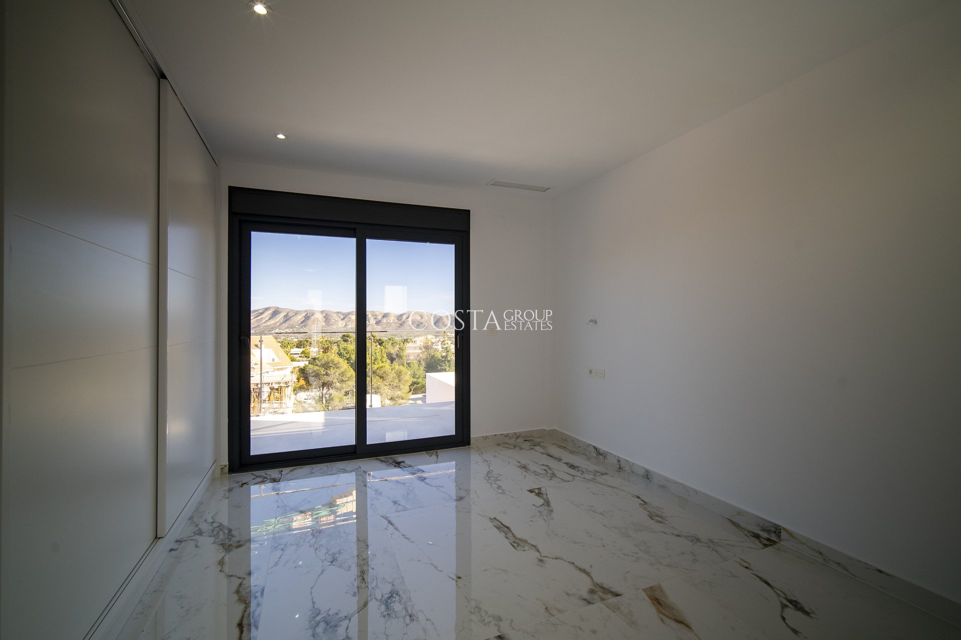 Neue Gebäude - Villa -
La Nucía