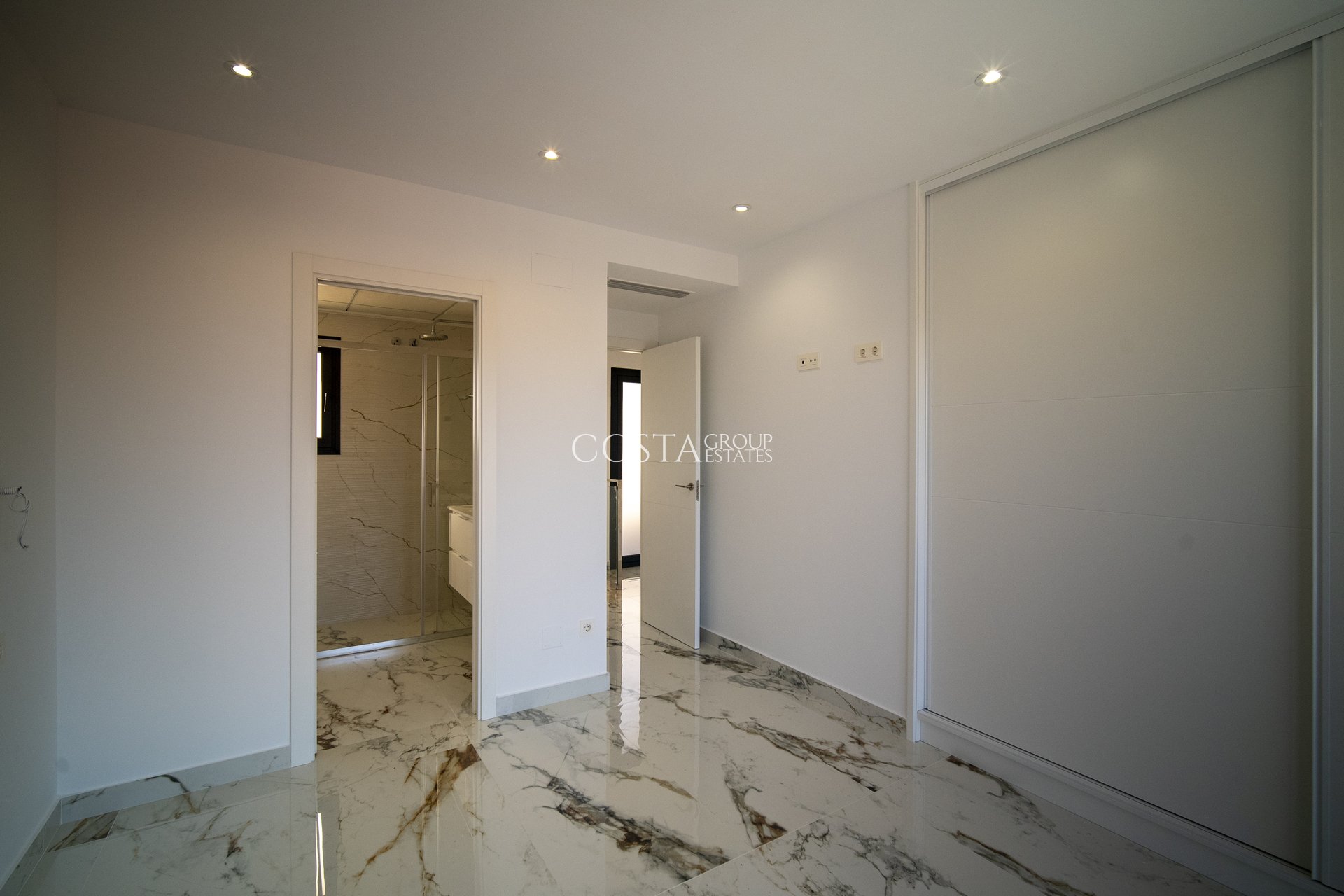 Neue Gebäude - Villa -
La Nucía