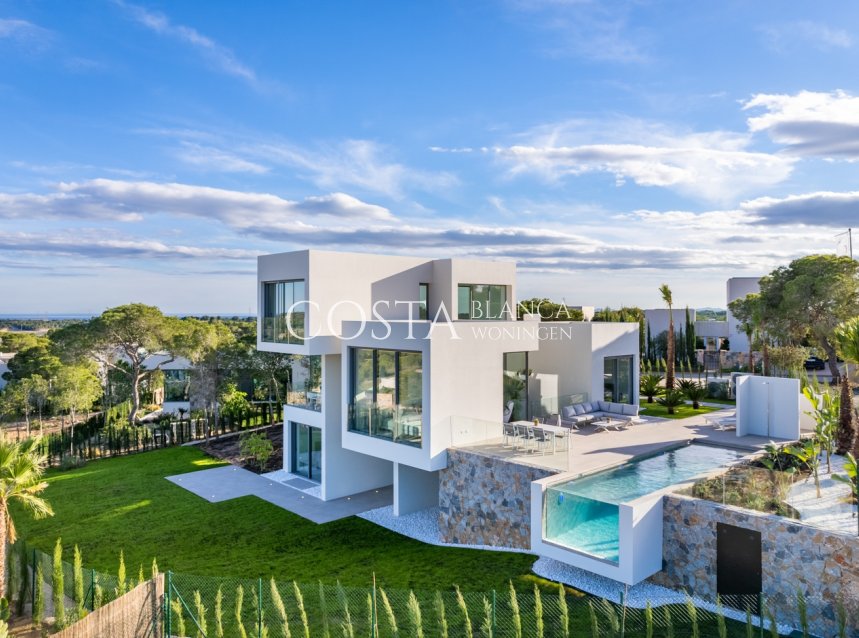 Neue Gebäude - Villa -
Las Colinas Golf and Country Club