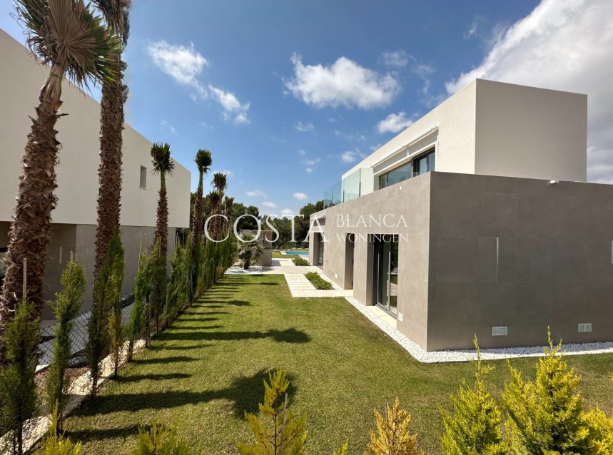 Neue Gebäude - Villa -
Las Colinas Golf and Country Club