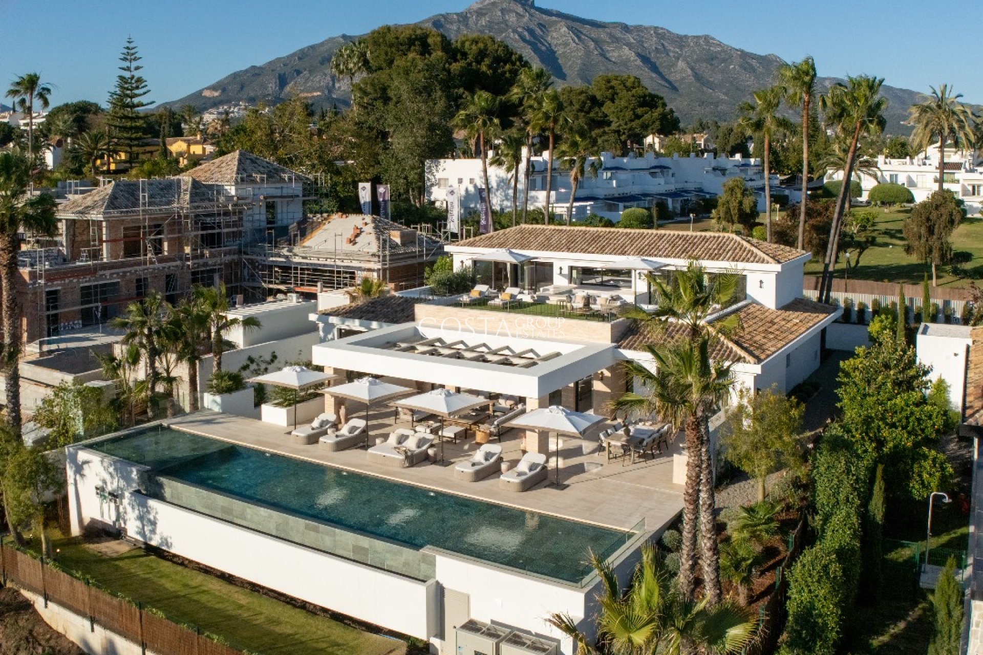 Neue Gebäude - Villa -
Marbella