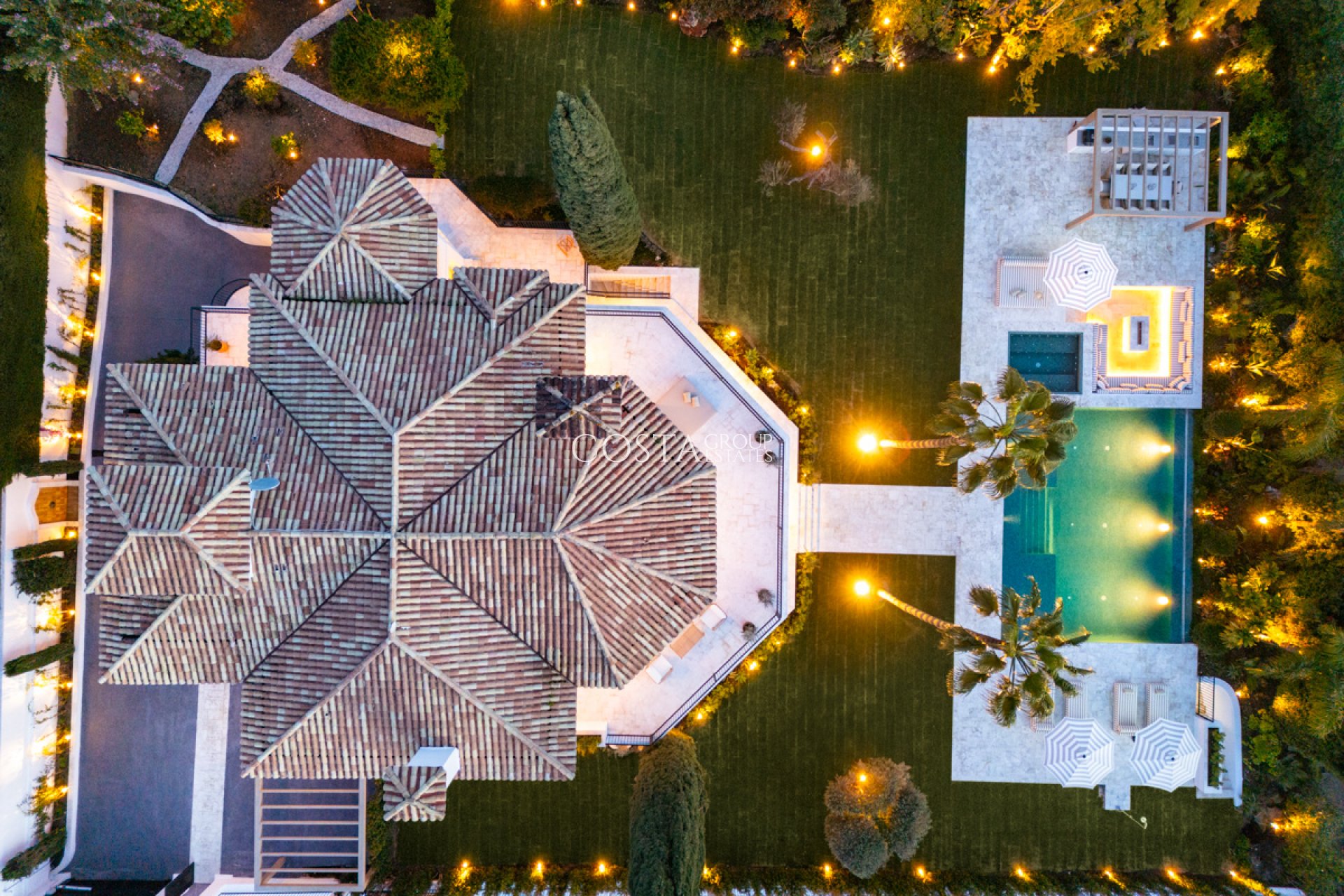 Neue Gebäude - Villa -
Marbella