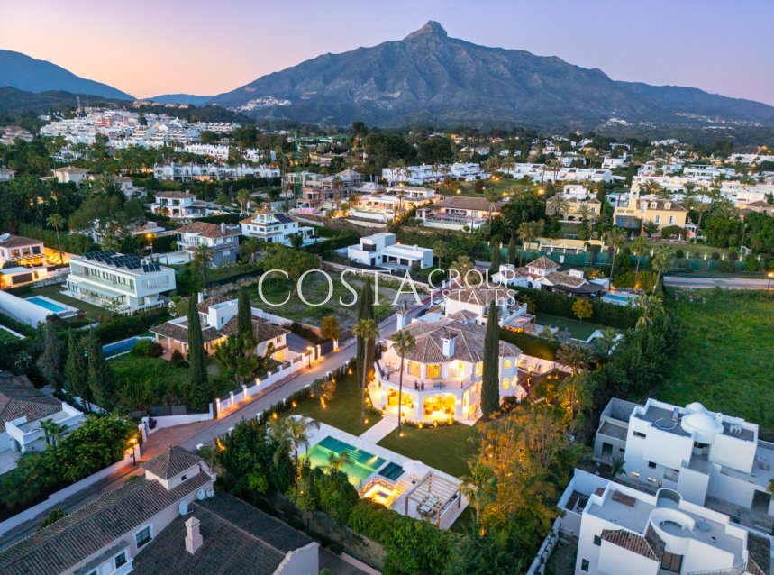 Neue Gebäude - Villa -
Marbella