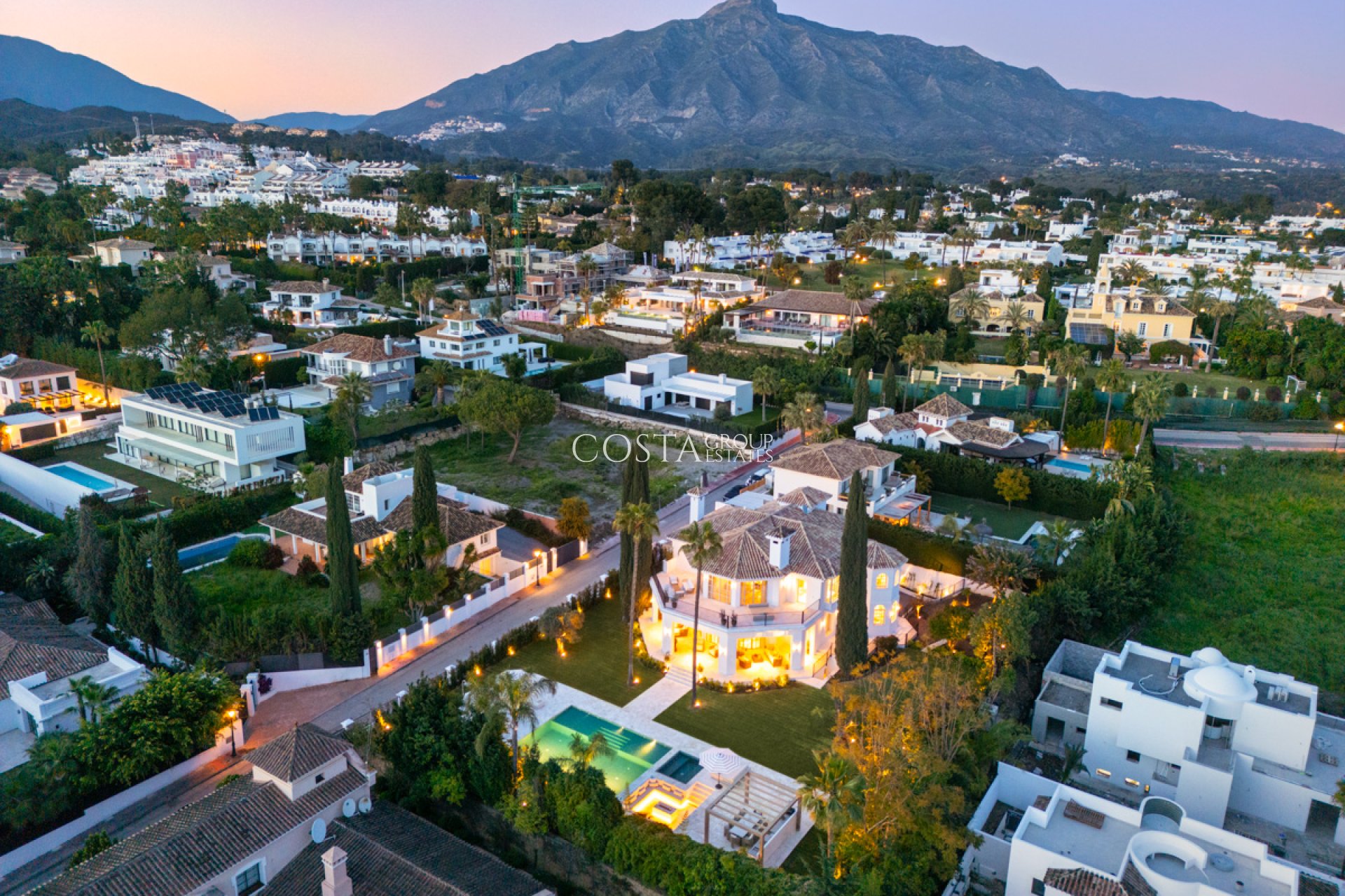 Neue Gebäude - Villa -
Marbella