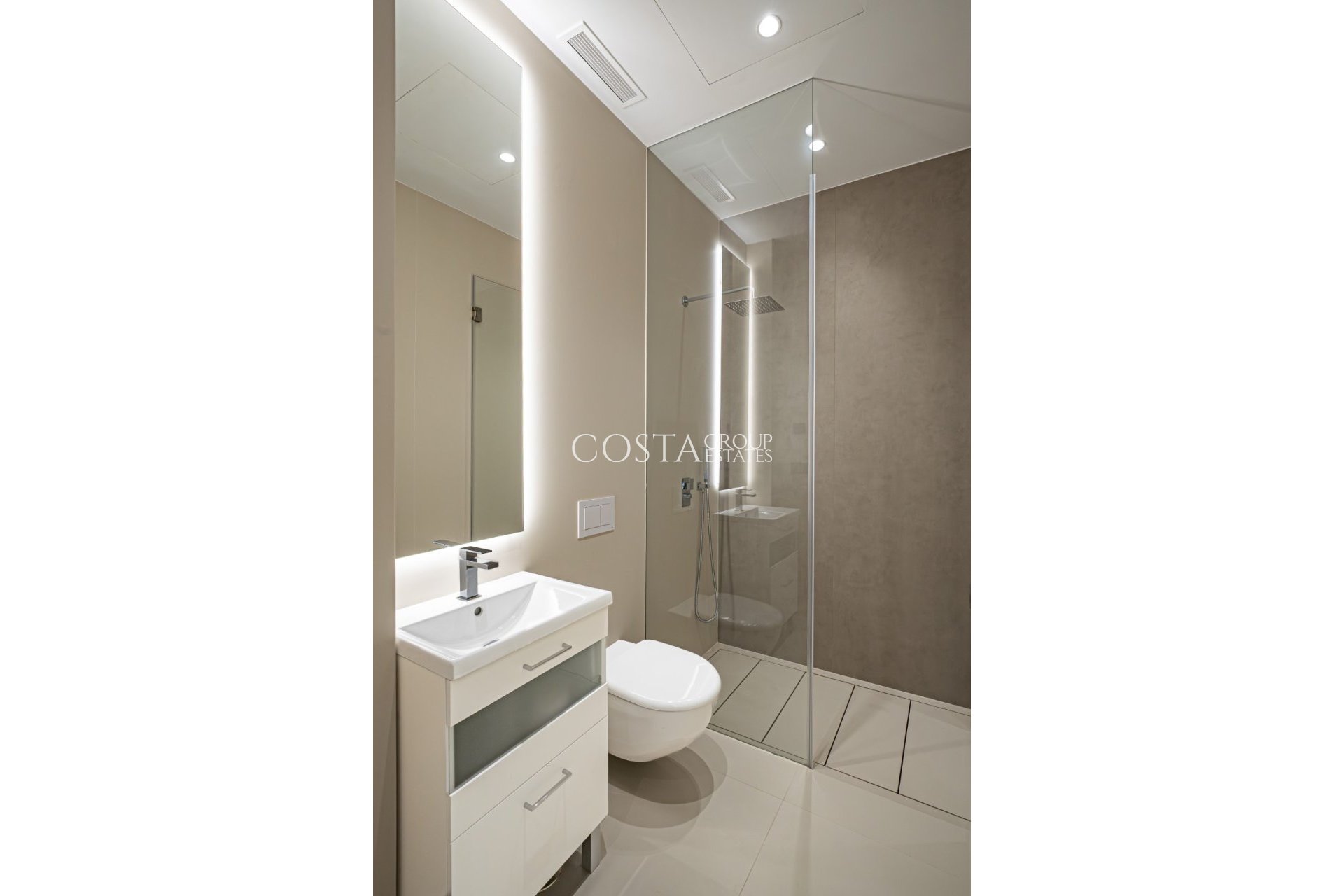 Neue Gebäude - Villa -
Marbella