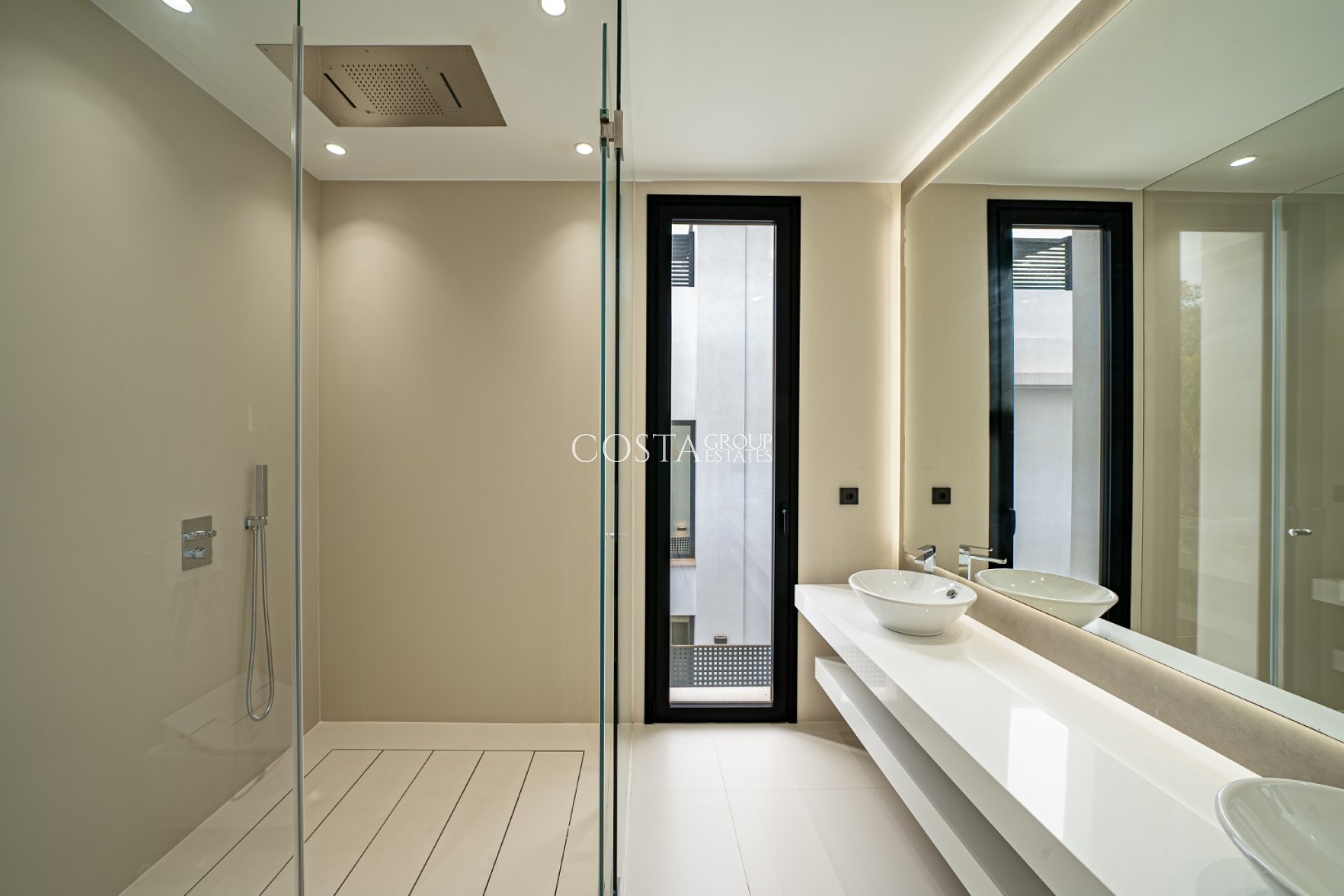 Neue Gebäude - Villa -
Marbella