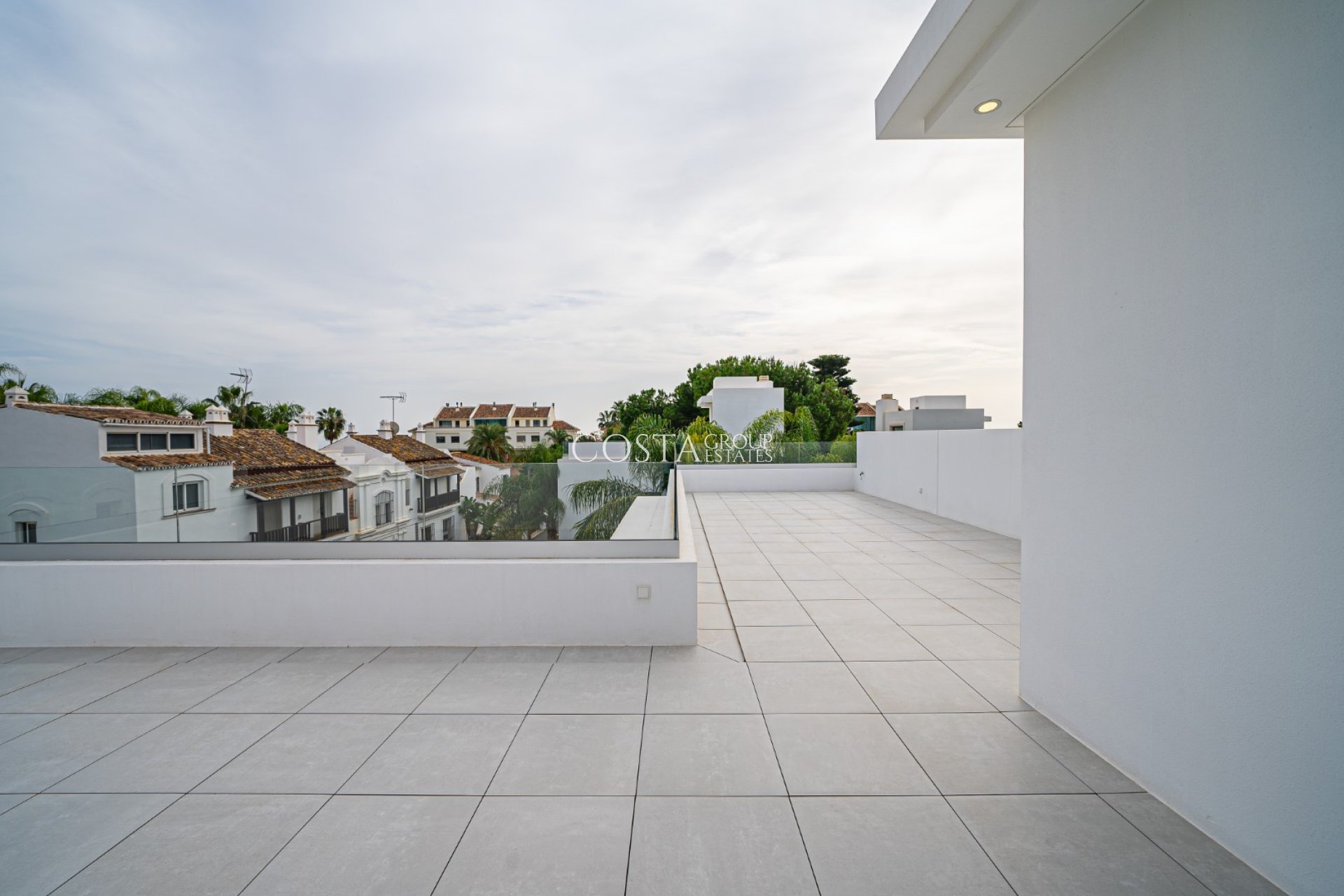 Neue Gebäude - Villa -
Marbella