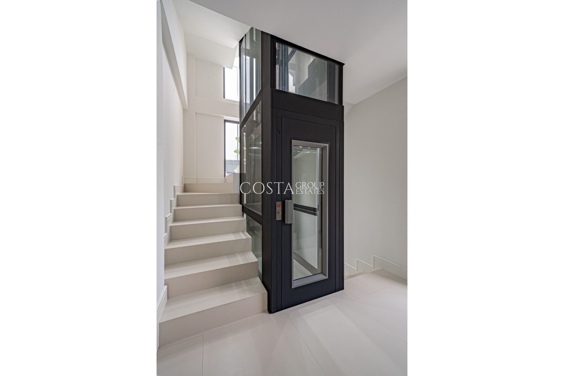 Neue Gebäude - Villa -
Marbella