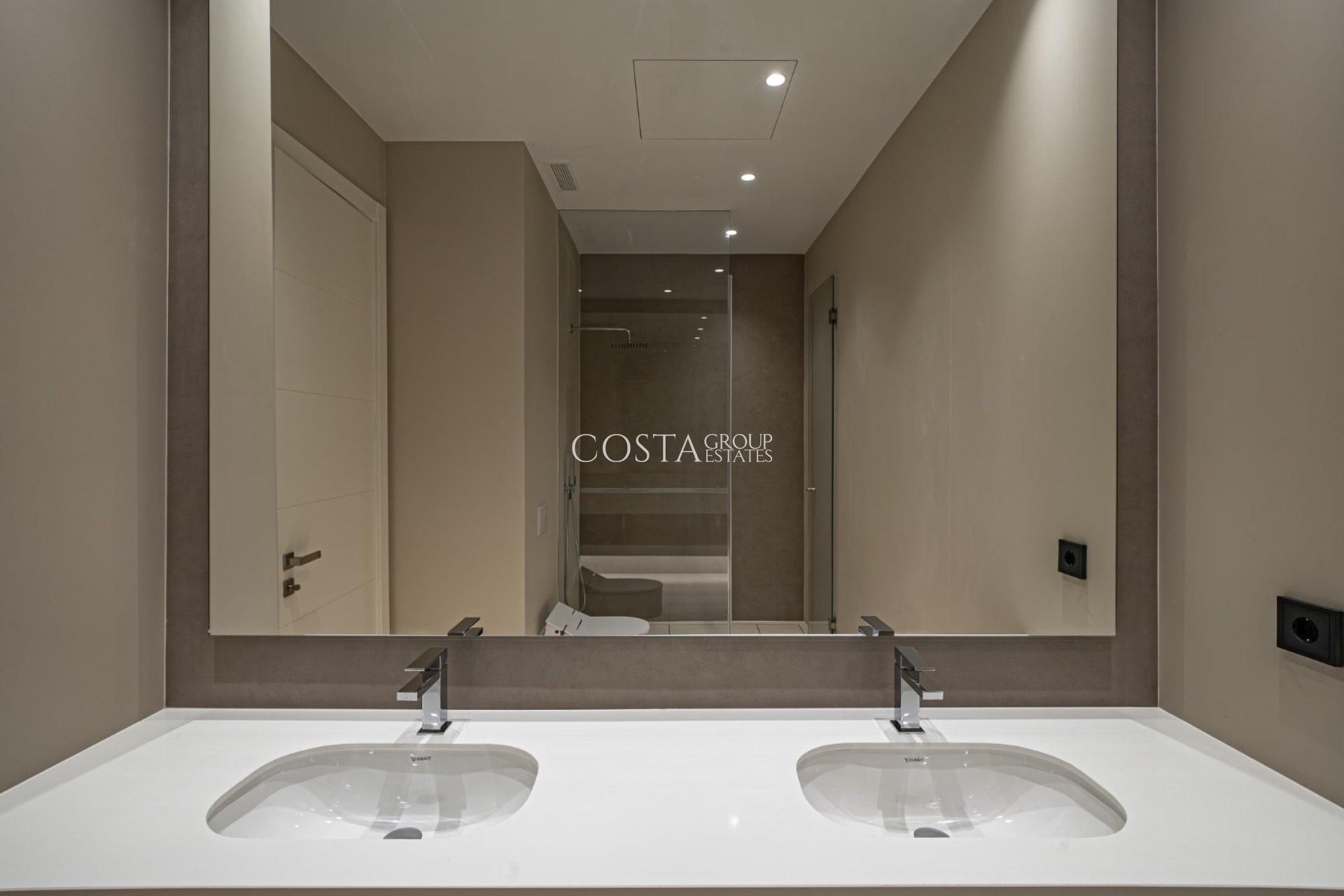 Neue Gebäude - Villa -
Marbella