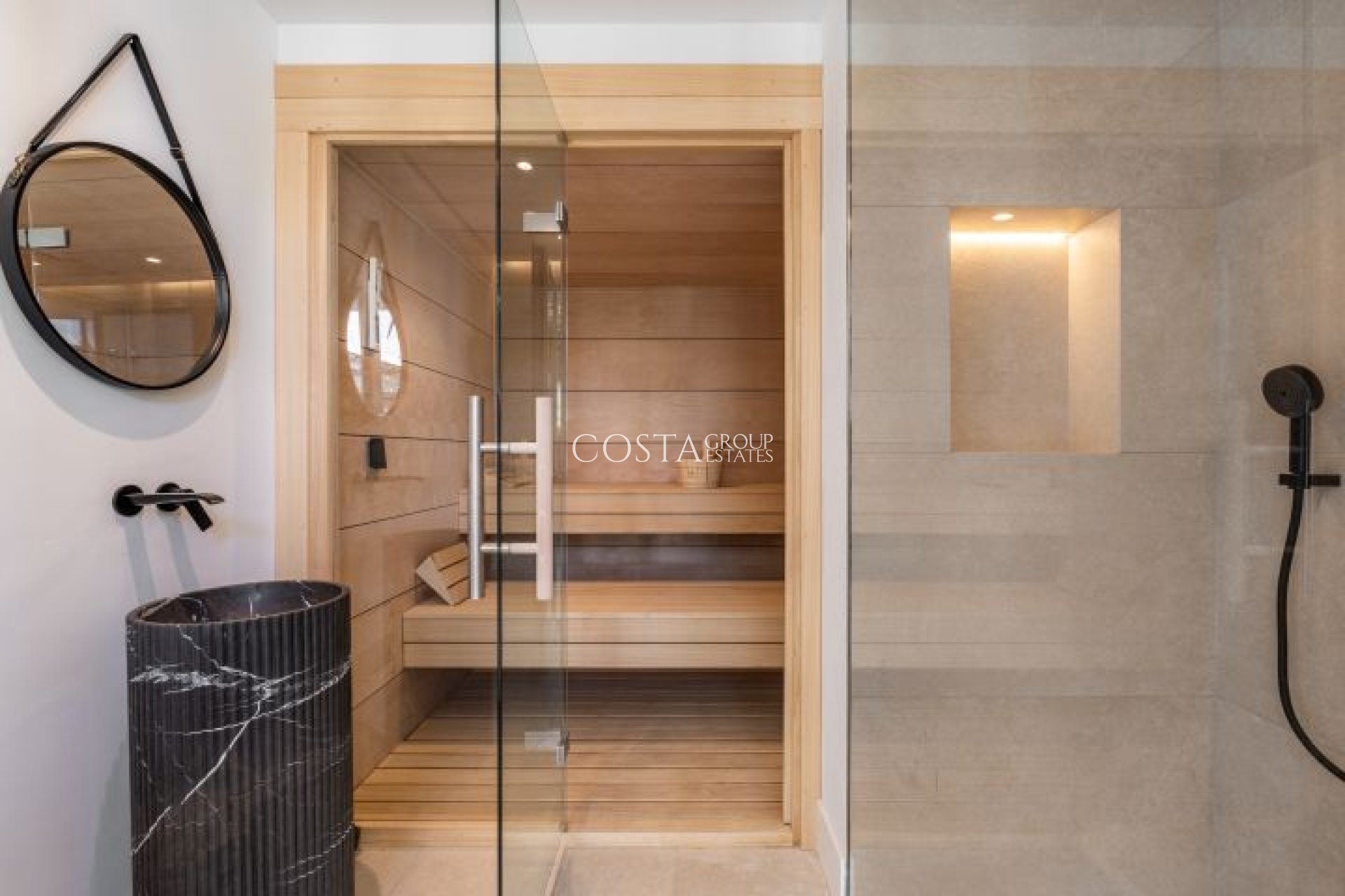 Neue Gebäude - Villa -
Marbella