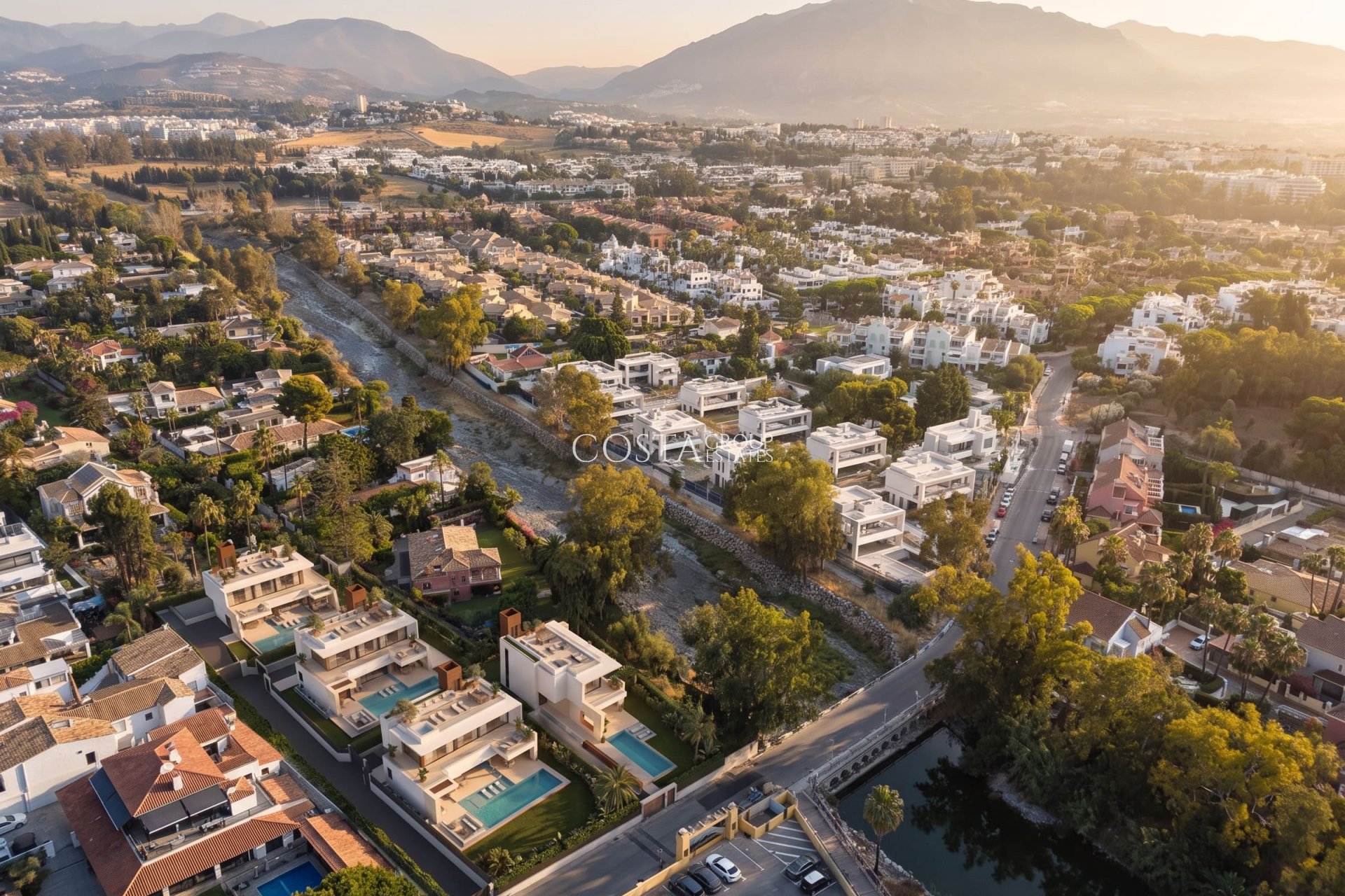 Neue Gebäude - Villa -
Marbella