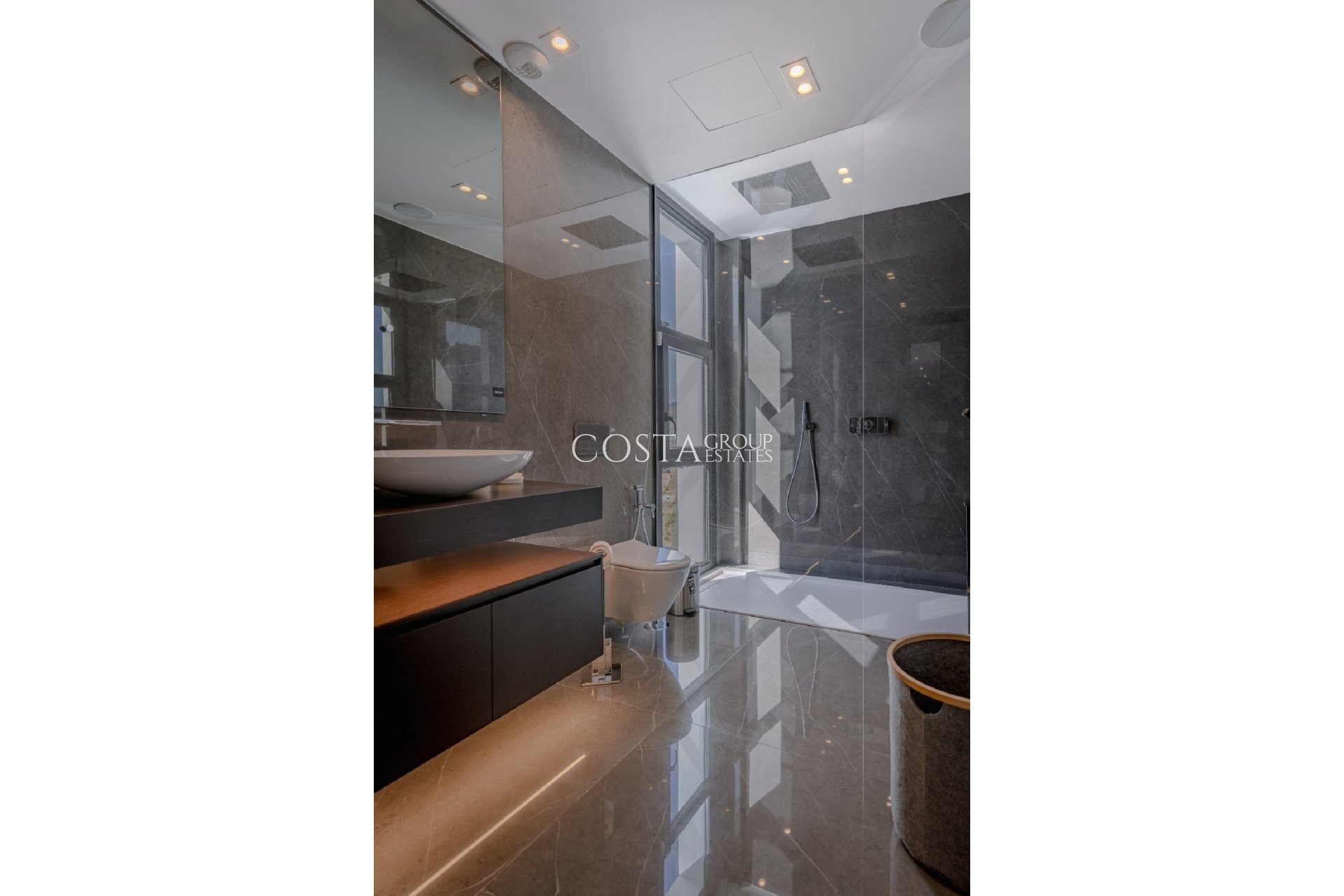 Neue Gebäude - Villa -
Mijas