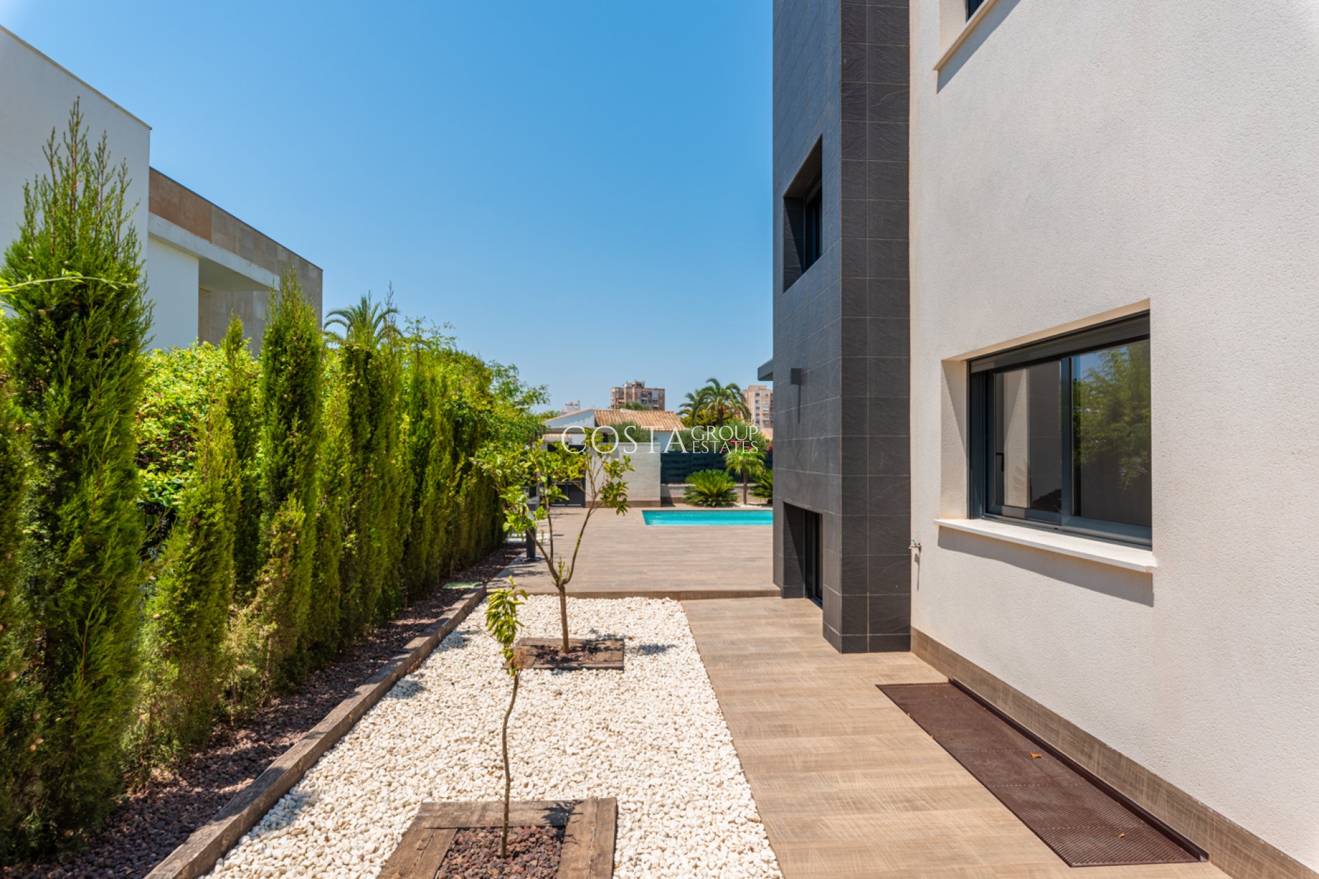 Neue Gebäude - Villa -
Playa Paraiso