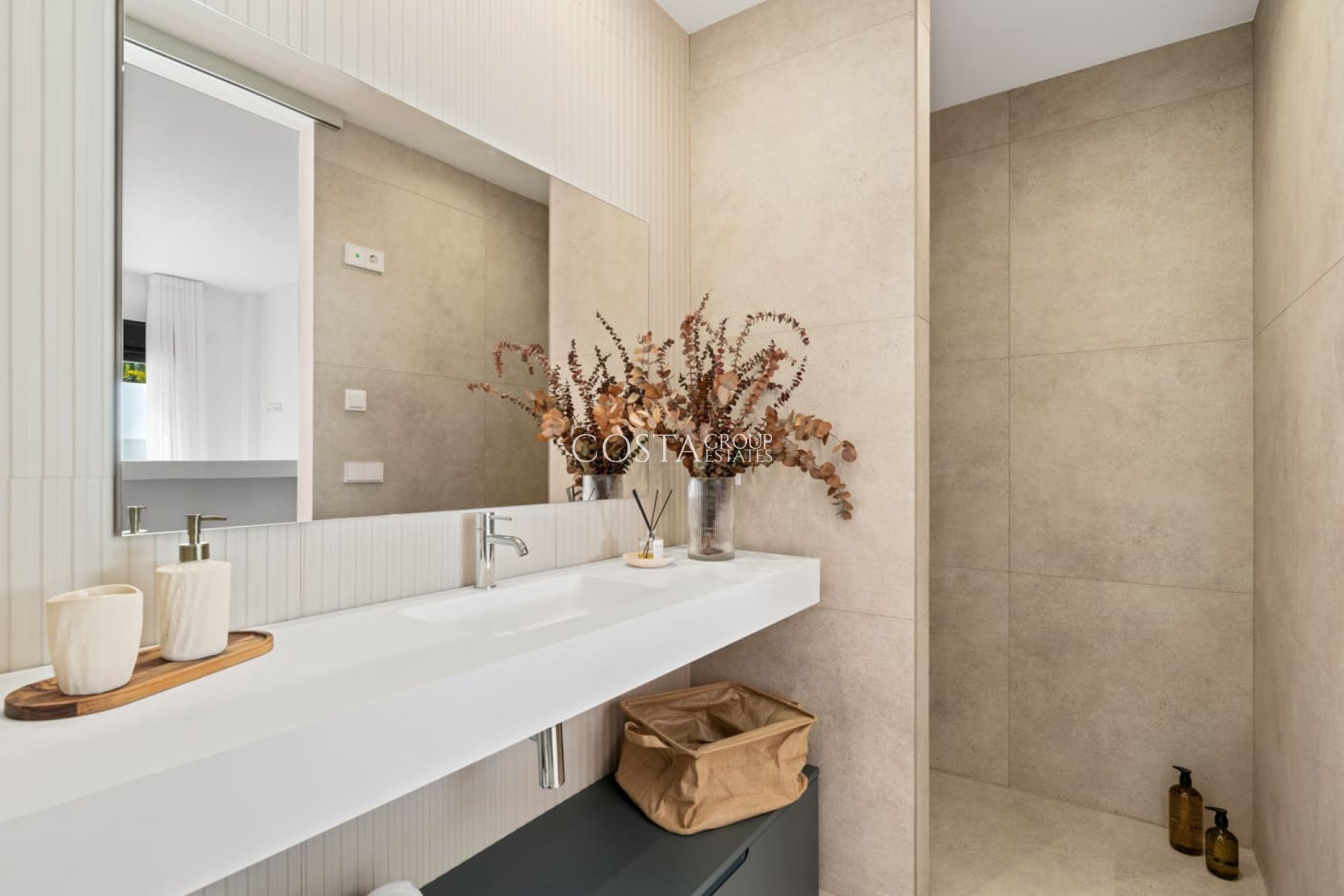 Neue Gebäude - Villa -
Polop